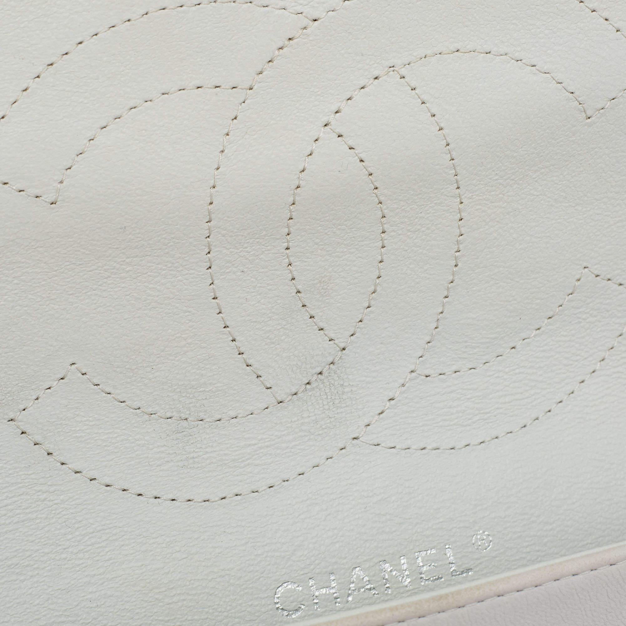 Chanel Gris Claro Acolchado Cuero Jumbo Classic Bolso Doble Solapa en venta 14