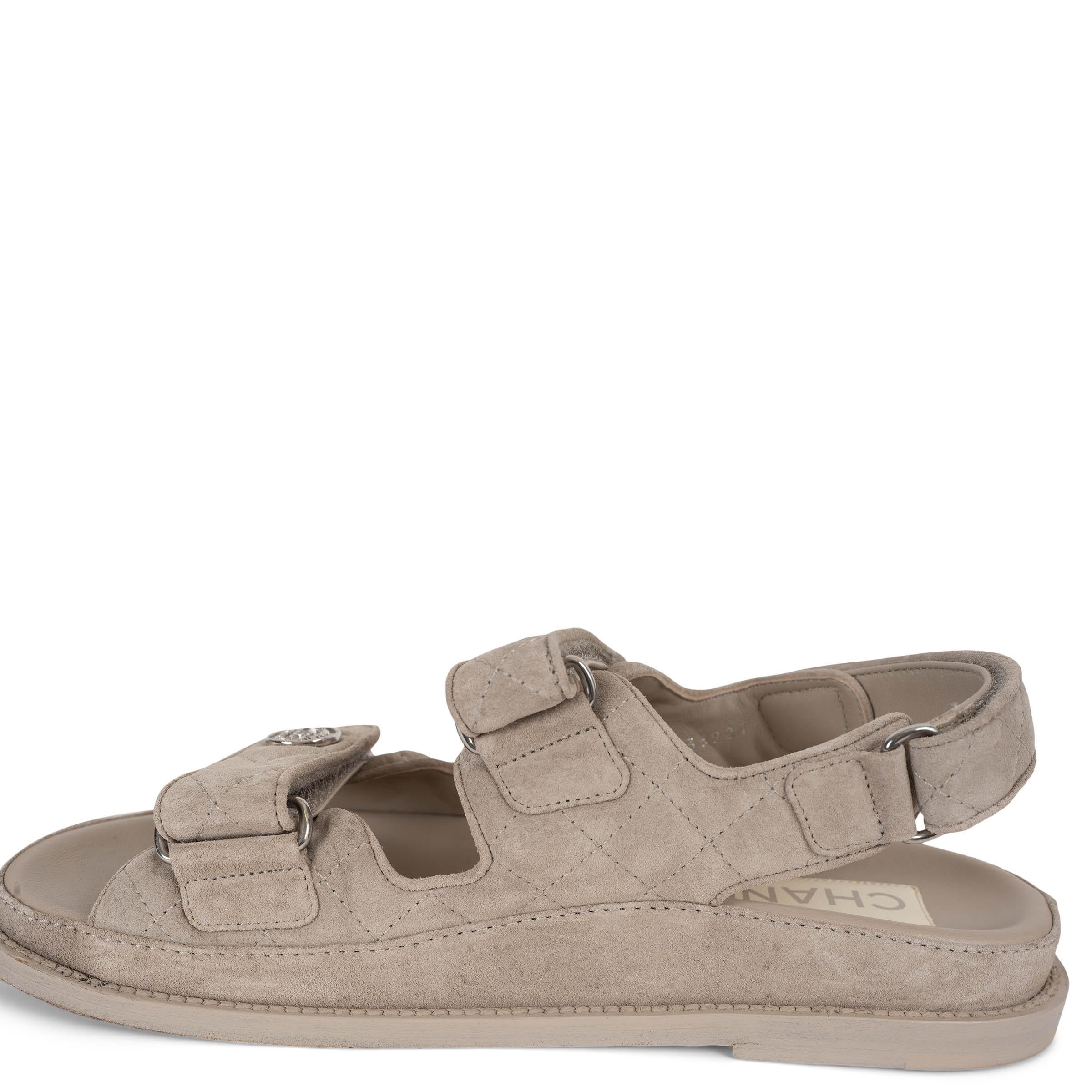 Chanel camoscio grigio chiaro 22P DAD SLIDE Sandali Scarpe 38 in vendita 5