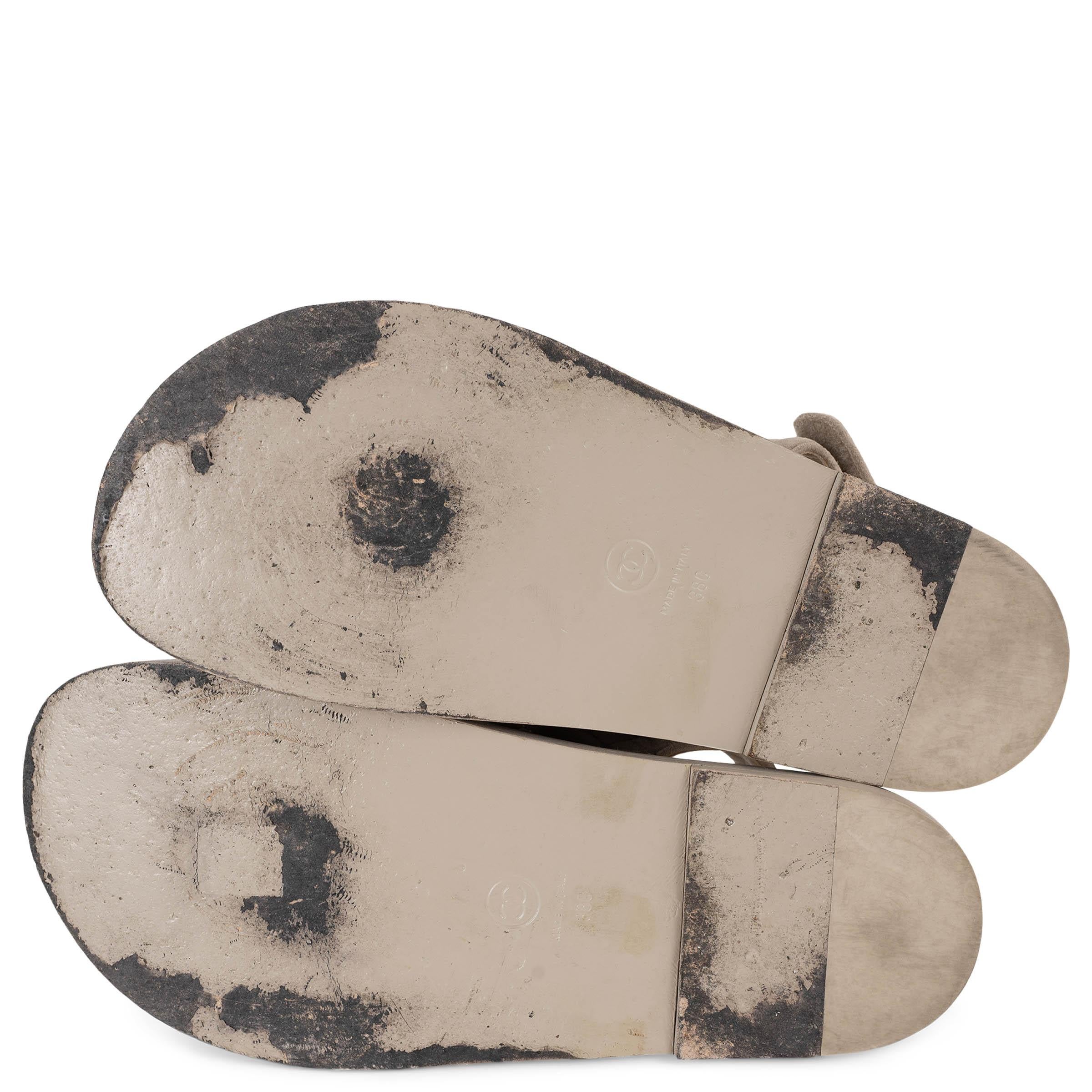 Chanel camoscio grigio chiaro 22P DAD SLIDE Sandali Scarpe 38 in vendita 3