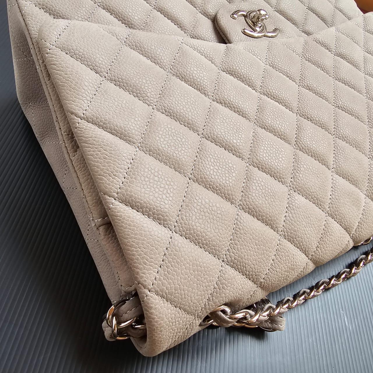 Chanel maxi in light grey suede caviar with silver hardware. Overall still in excellent condition, no viisble rubbing whatsoever. Series #16. Comes with card and dust bag.