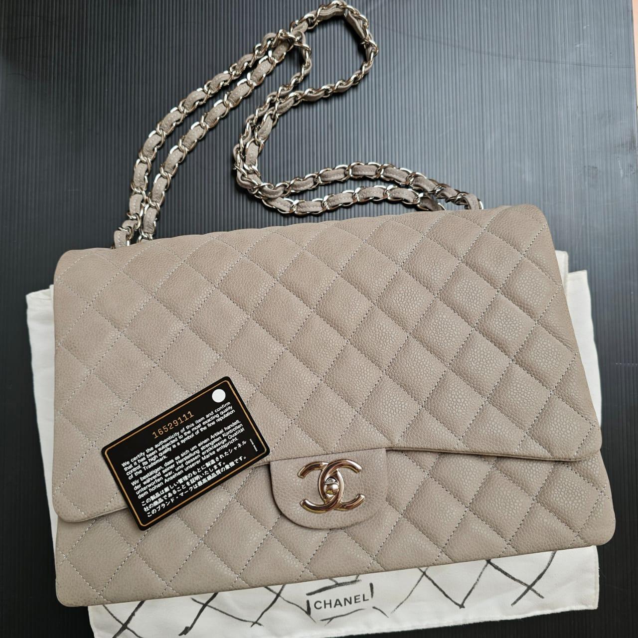 Chanel  Light Grey Wet Caviar Quilted Maxi Double Flap Bag For Sale 2