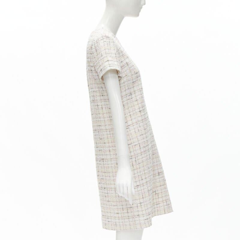 CHANEL Robe fourreau à manches courtes en tweed à carreaux rose clair et noir FR38 M Excellent état - En vente à Hong Kong, NT