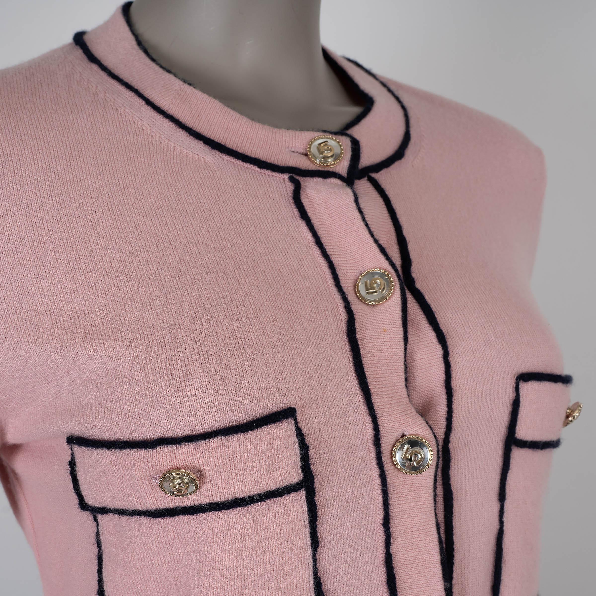 CHANEL rosa claro cachemira 21S CONTRASTE TRIM Cárdigan Jersey 38 S en venta 1