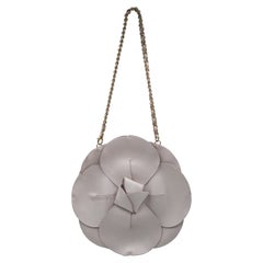 Chanel Bolso de piel rosa claro Flor de camelia