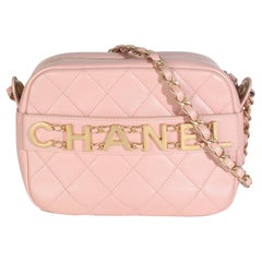 Chanel Borsa piccola in pelle di vitello trapuntata rosa chiaro con catenella per fotocamera