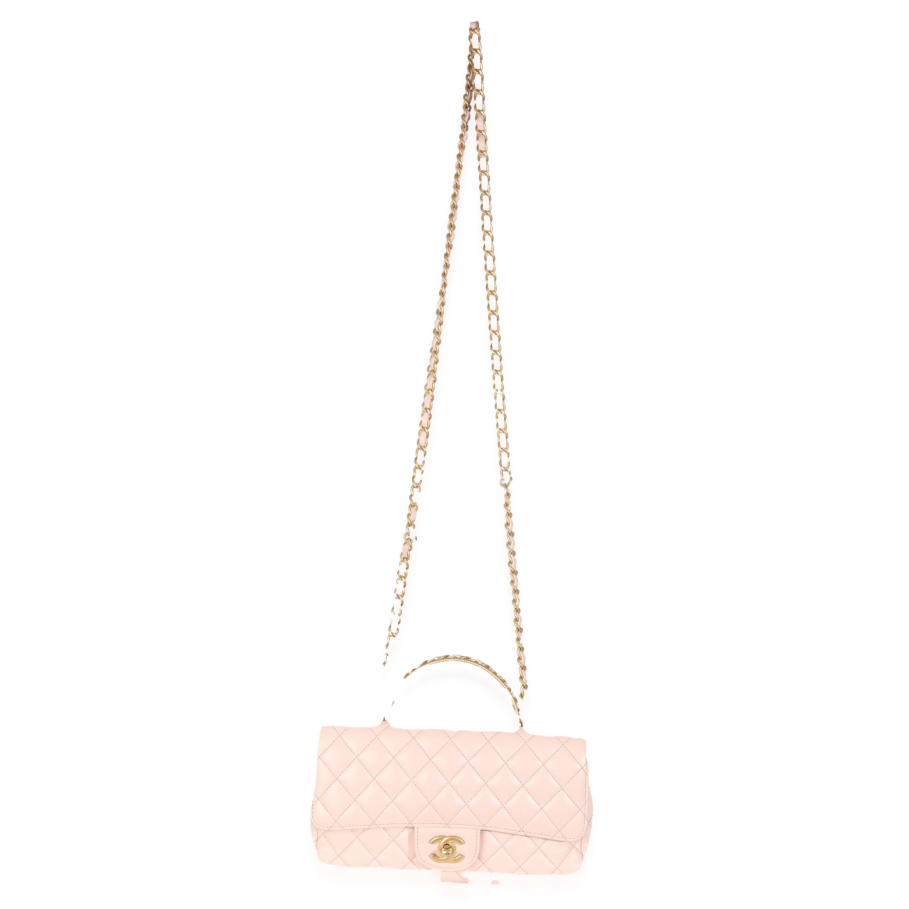 Chanel Borsa piccola in pelle d'agnello trapuntata rosa chiaro con patta e manico superiore in metallo in vendita 1