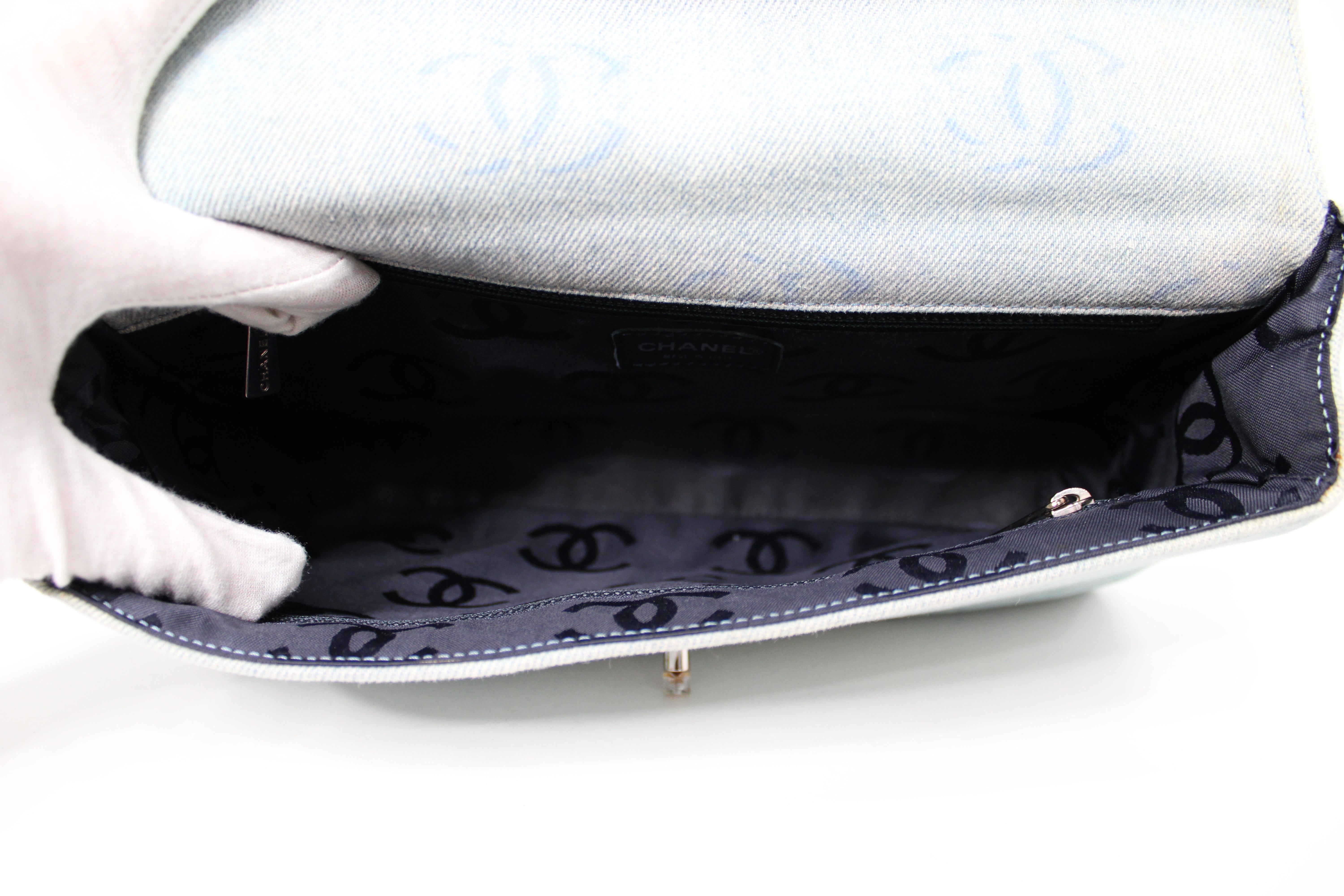 Chanel Light Wash Denim Interlocking CC Printed Flap Bag circa Y2K en vente 5