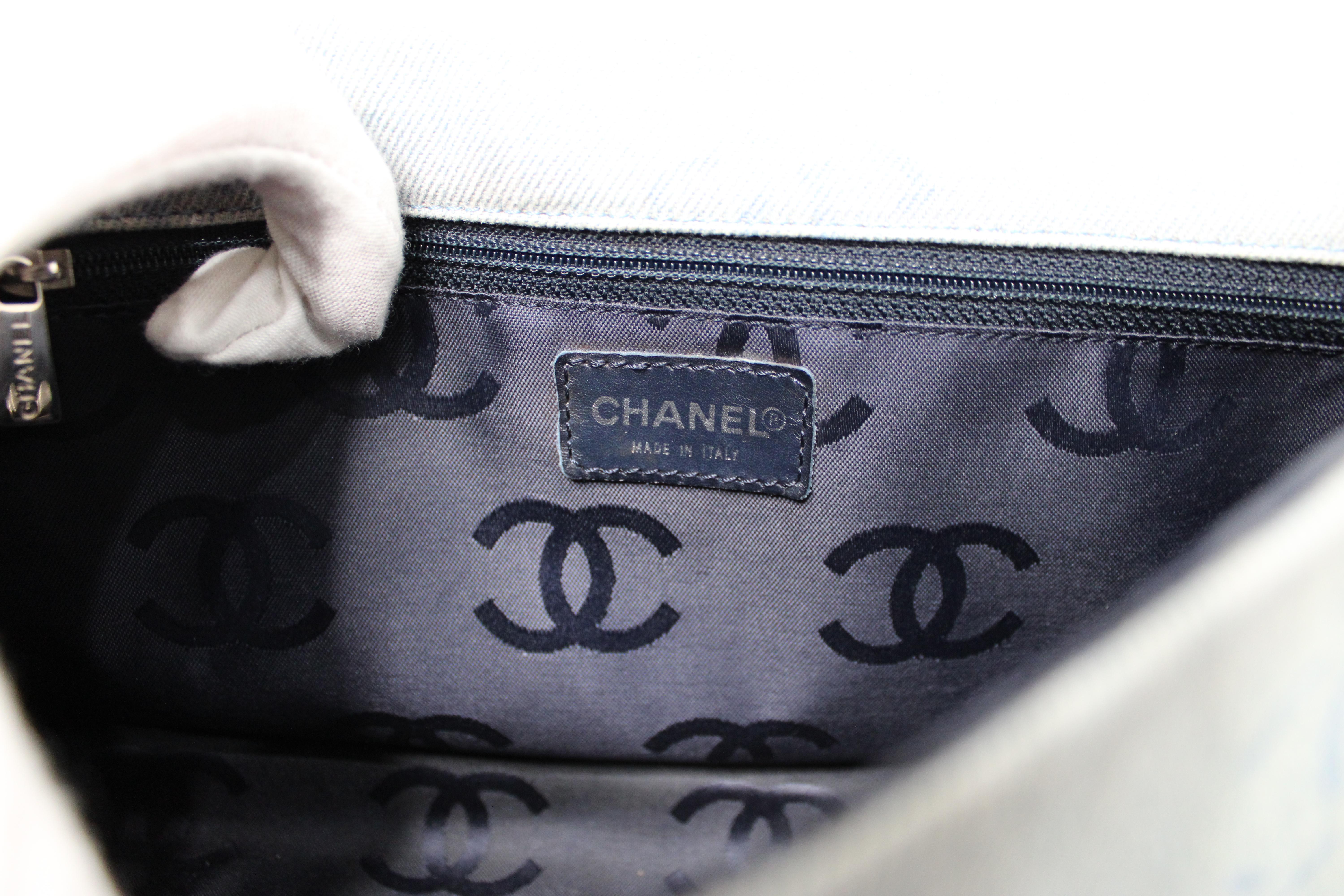 Chanel Light Wash Denim Interlocking CC Printed Flap Bag circa Y2K en vente 6