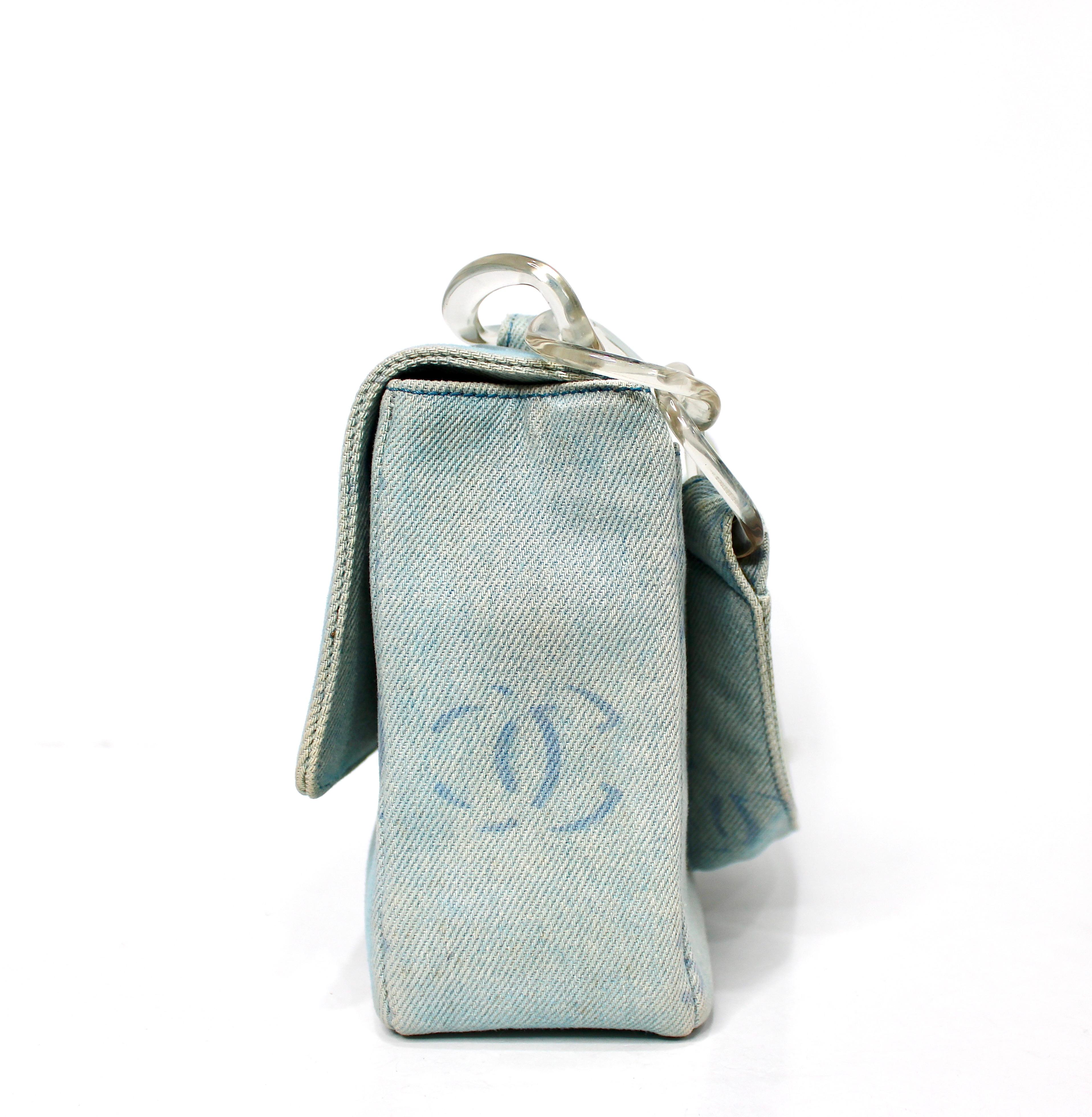 Gris Chanel Light Wash Denim Interlocking CC Printed Flap Bag circa Y2K en vente