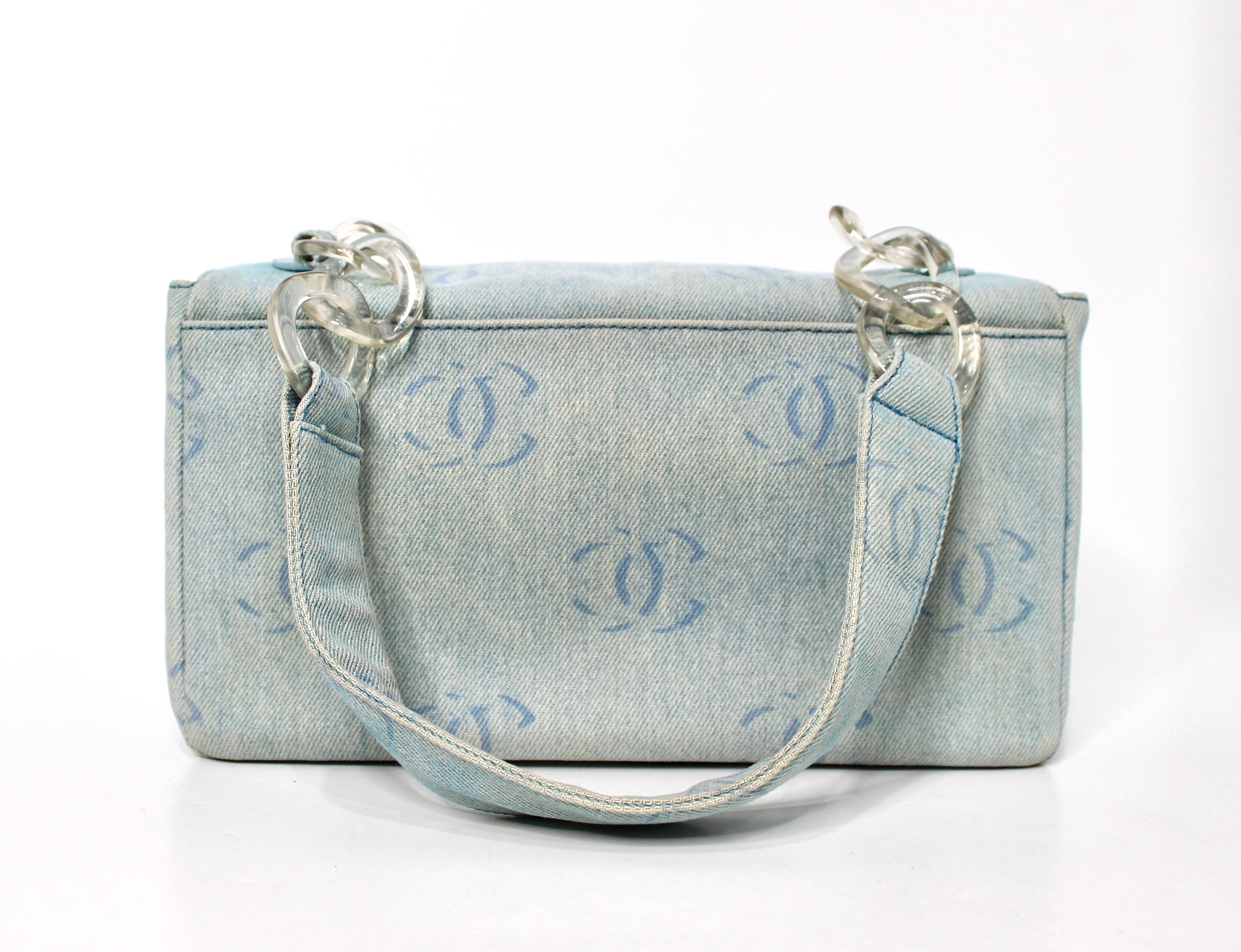 Chanel Light Wash Denim Interlocking CC Printed Flap Bag circa Y2K Pour femmes en vente