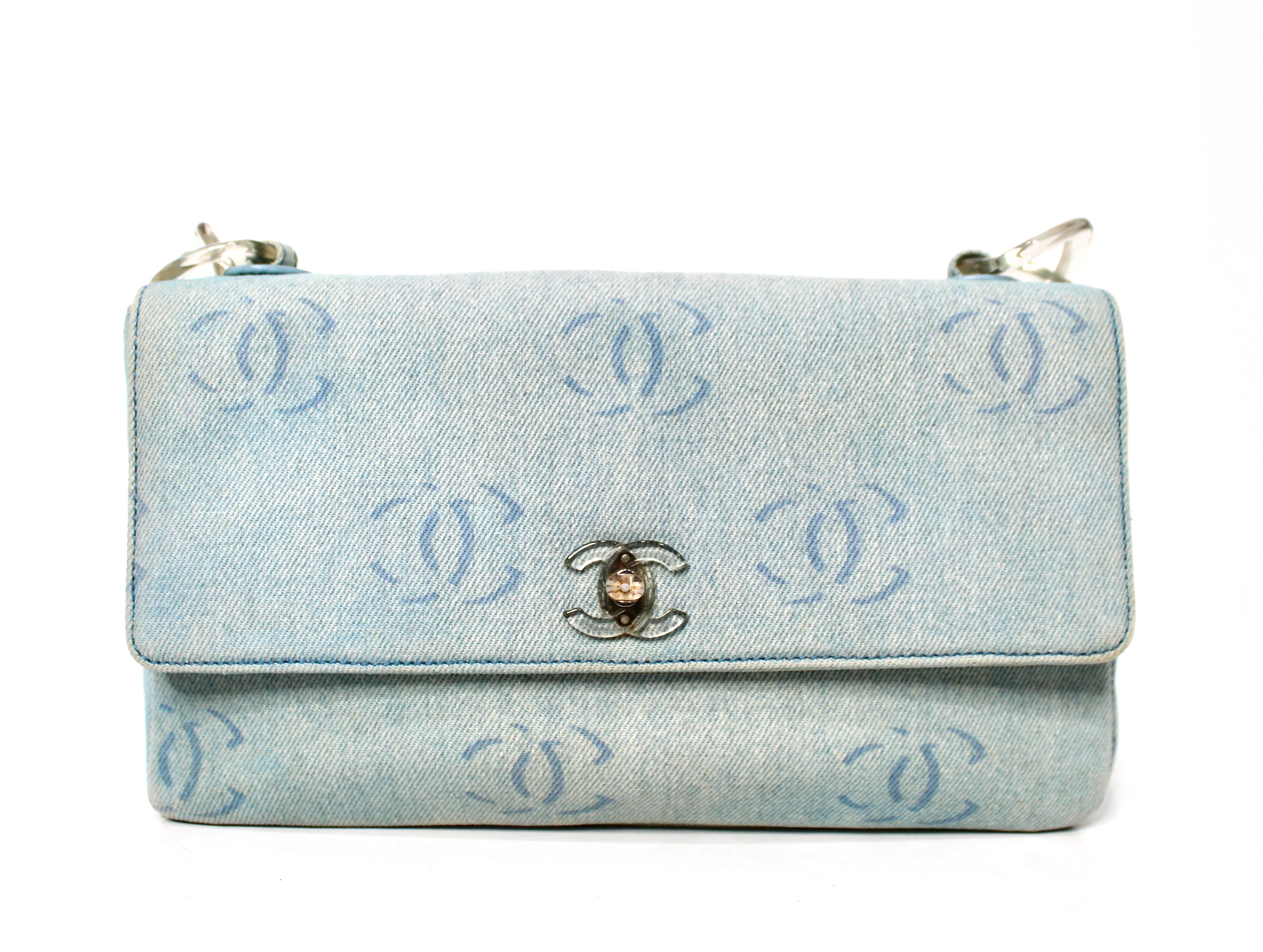 Chanel Light Wash Denim Interlocking CC Printed Flap Bag circa Y2K en vente 3