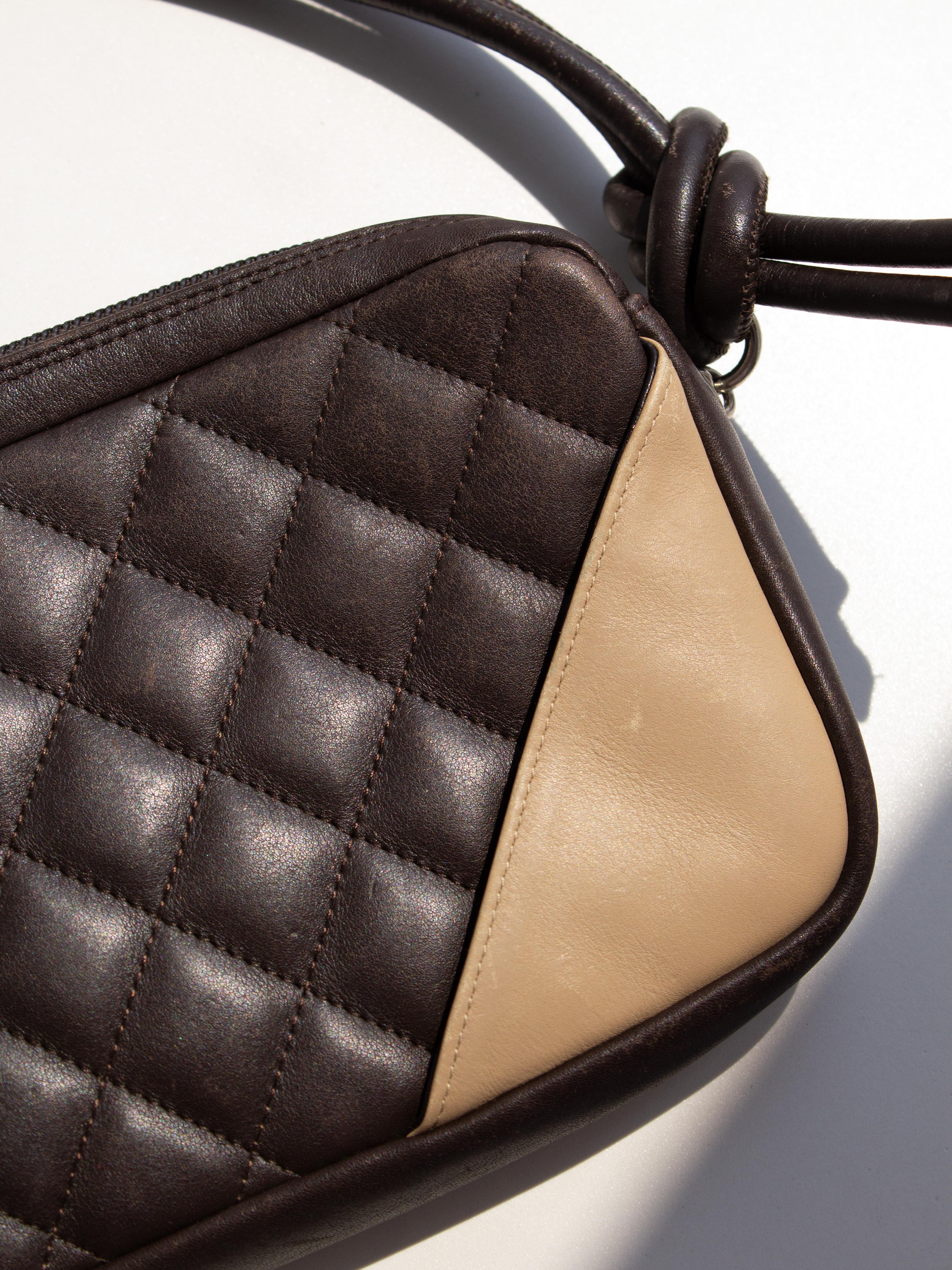 Chanel Ligne Cambon Pochette Schokoladenbraun Beige Logo Tasche im Zustand „Relativ gut“ im Angebot in Jersey City, NJ