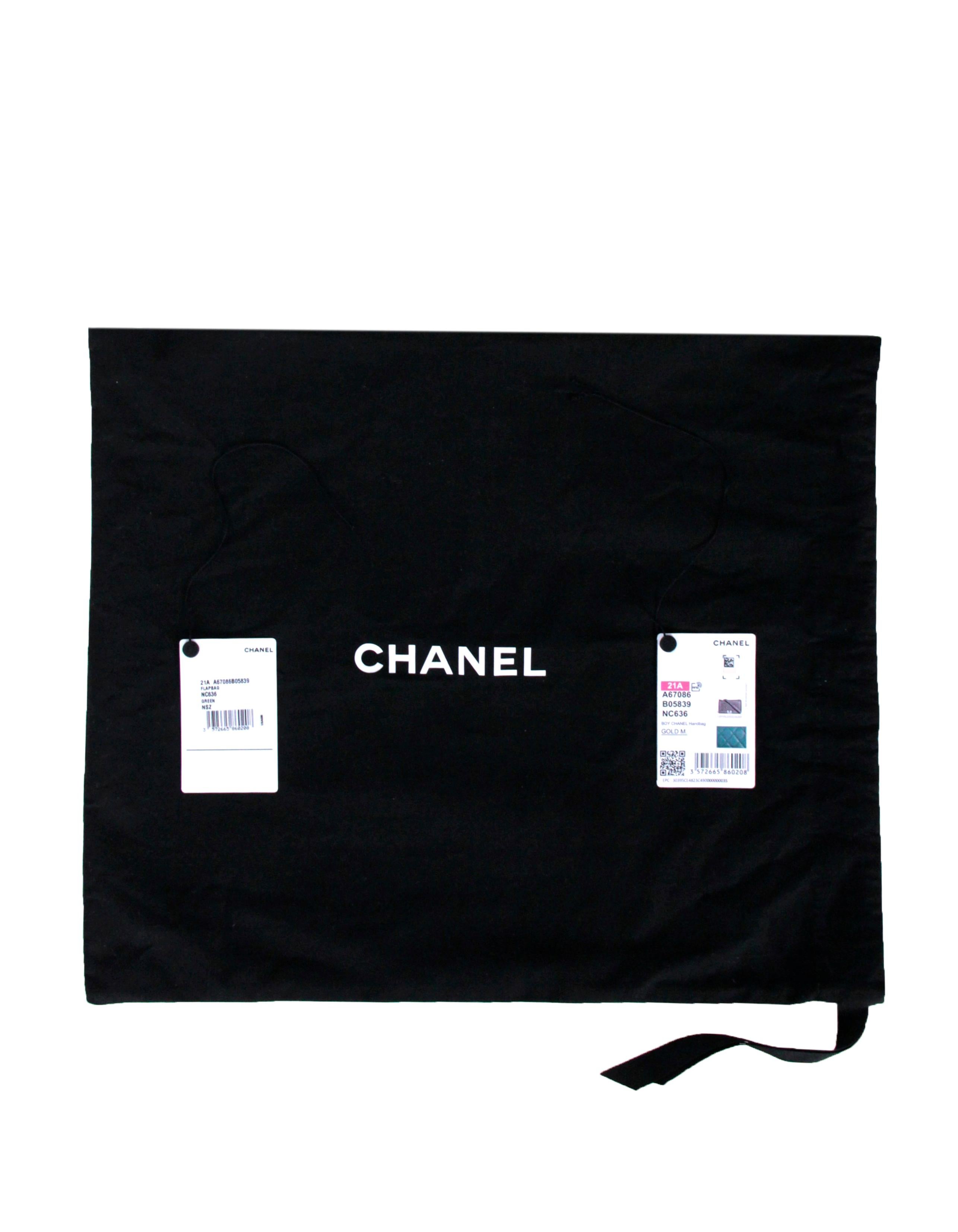Chanel WIE NEU 2021 Grün Kaviar Leder Medium Boy Klappentasche mit Etikett 4