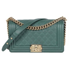 Chanel WIE NEU 2021 Grün Kaviar Leder Medium Boy Klappentasche mit Etikett