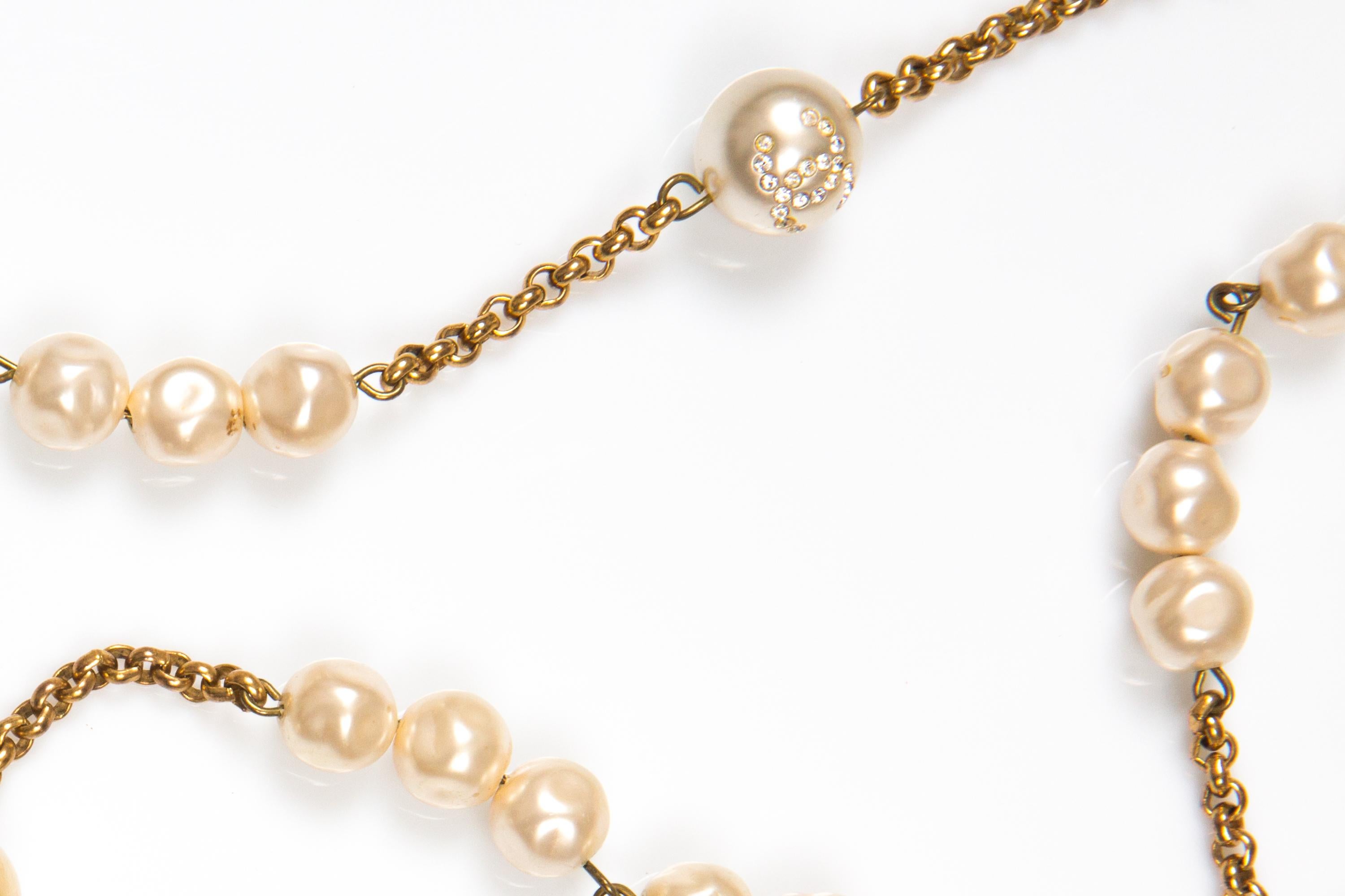 Chanel Collar Sautoir Lila y Faux Pearls en venta 2