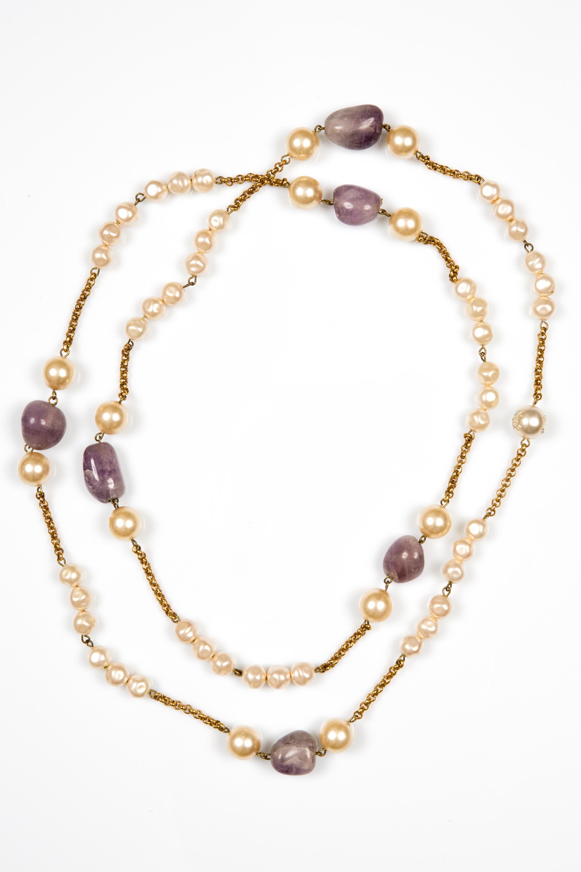 Chanel Collar Sautoir Lila y Faux Pearls en venta 4