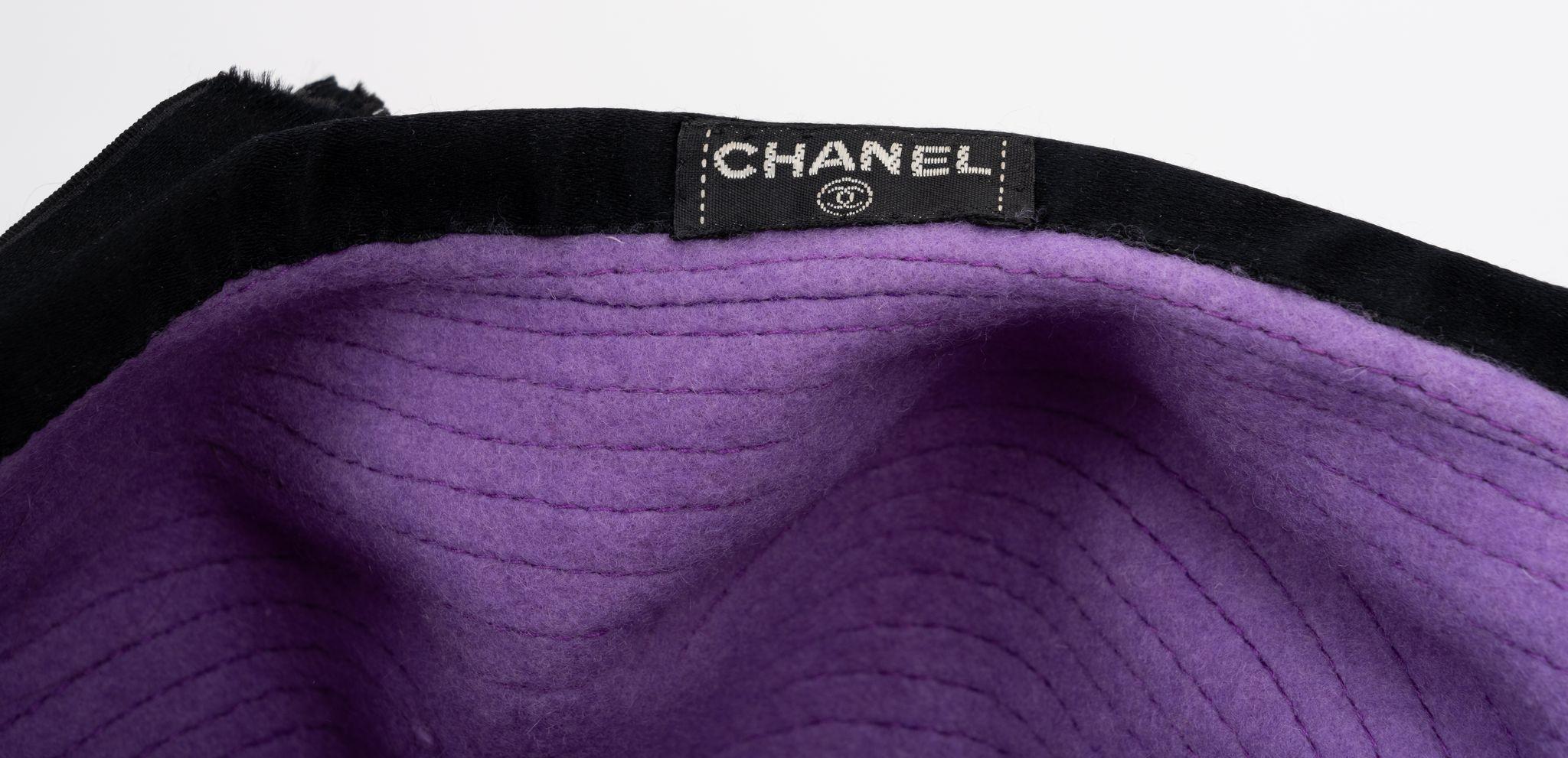 Chanel - Béret en laine lilas et noir Pour femmes en vente