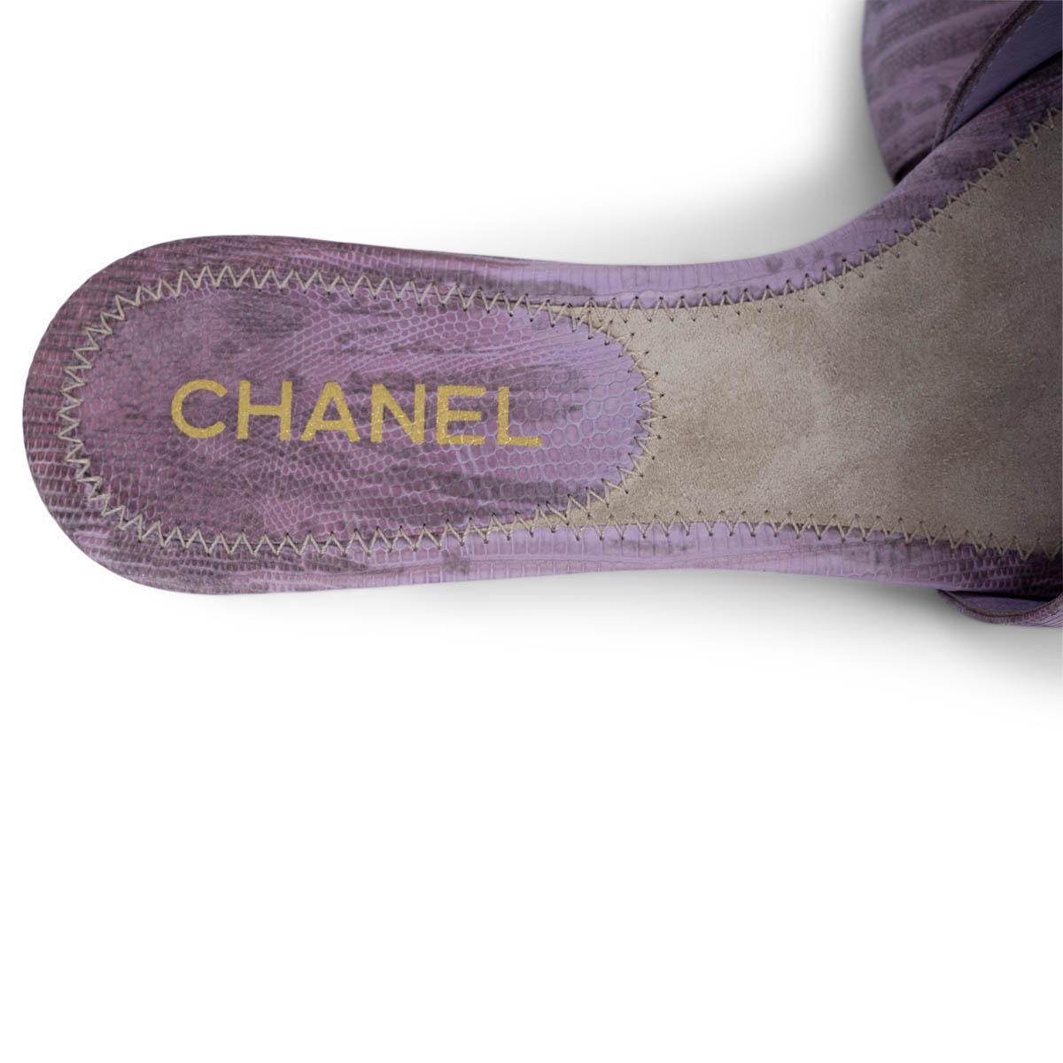 CHANEL Sandales en lézard lilas 2013 13C PEARL CC SLIDE Sandales 38 en vente 4