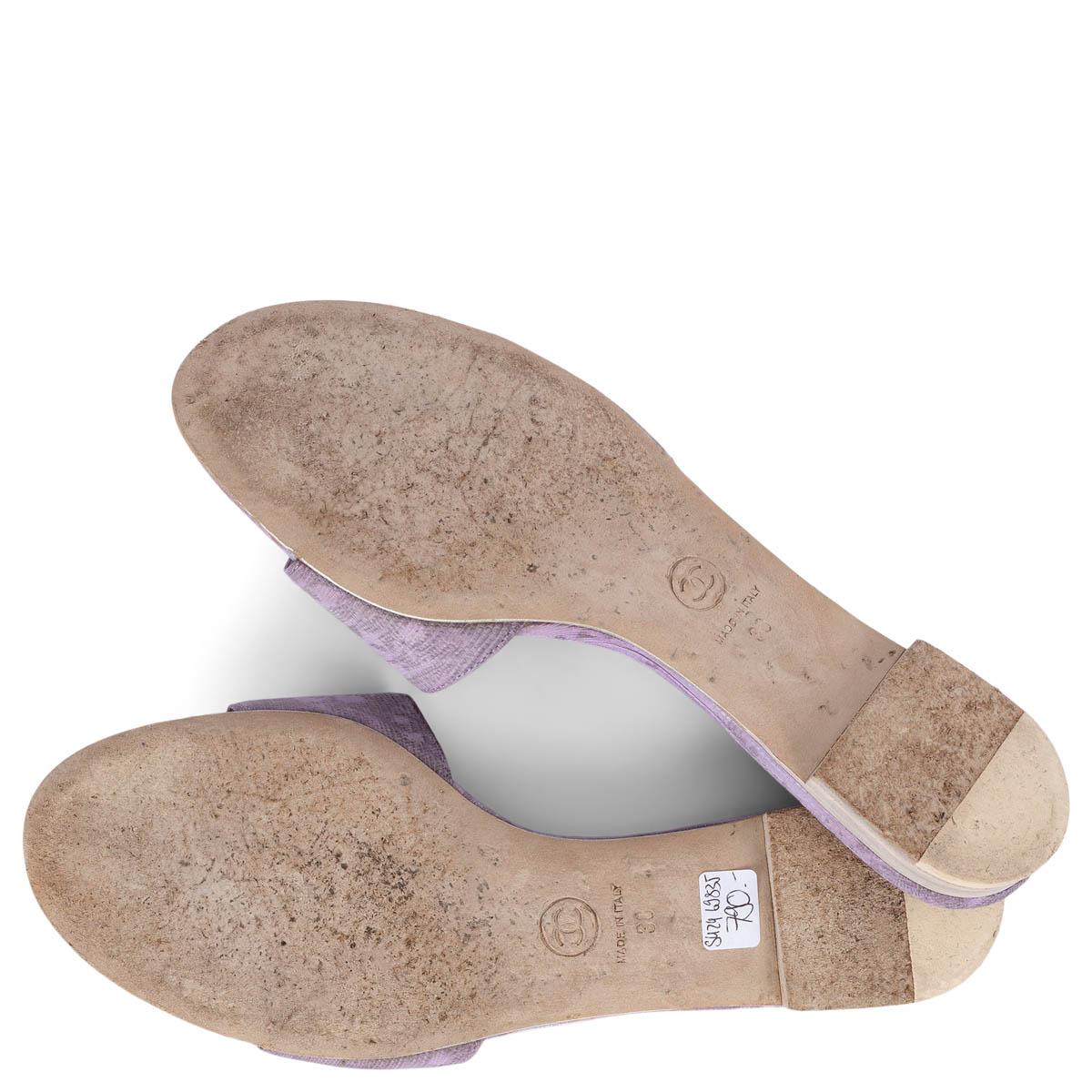 CHANEL Sandales en lézard lilas 2013 13C PEARL CC SLIDE Sandales 38 en vente 5