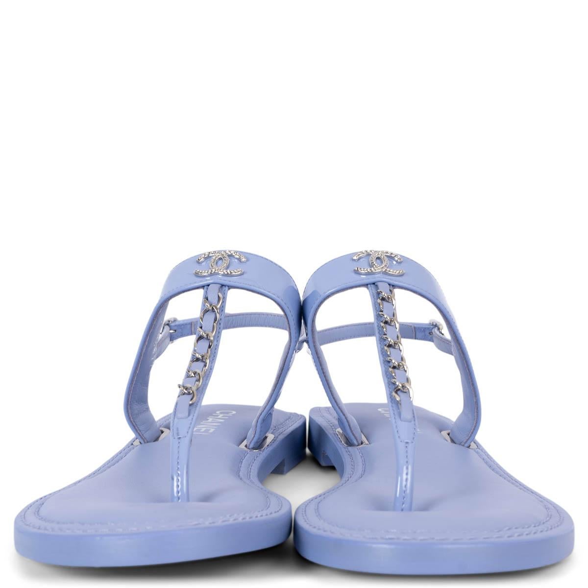 100% authentic Chanel chain trim t-strap thong sandals in lilac patent leather with a padded leather footbed and silver-tone hardware. Brand new. Come with dust bag. 

2022 Paris-Dubai Resort

Measurements
Model	22C G38221 X56375
Imprinted