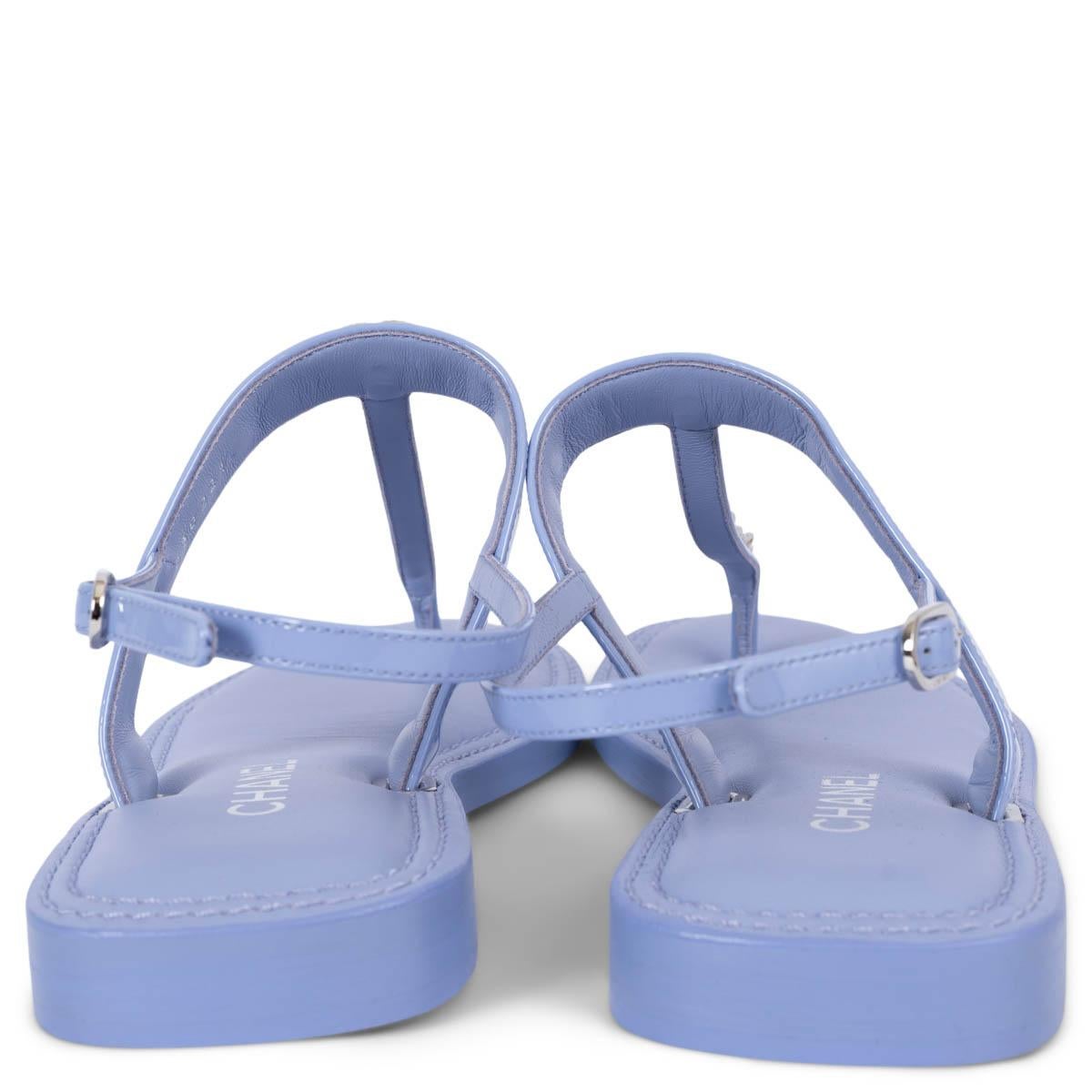 CHANEL lila Lackleder 2022 22C CHAIN T-STRAP Sandalen Schuhe aus Lackleder 41 im Angebot 1