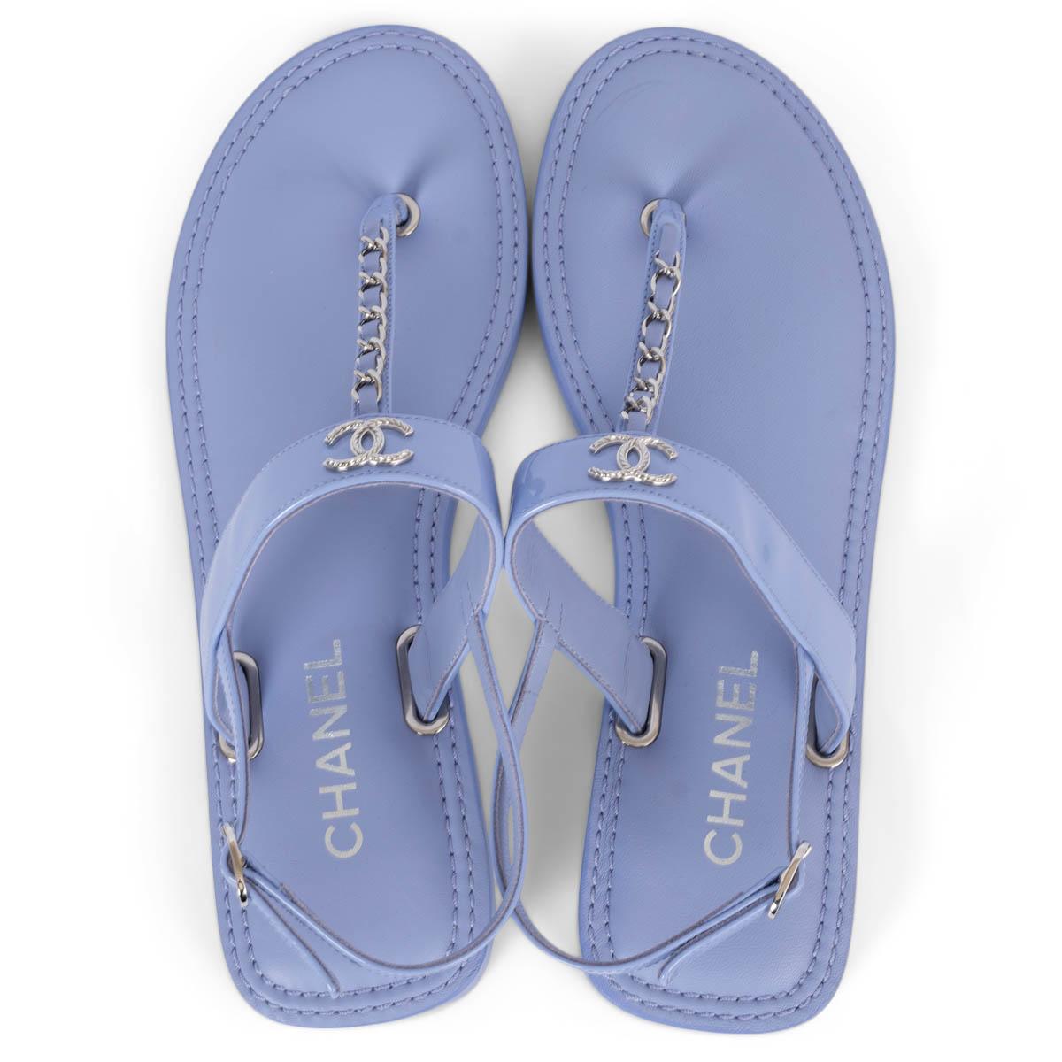 CHANEL lila Lackleder 2022 22C CHAIN T-STRAP Sandalen Schuhe aus Lackleder 41 im Angebot 2