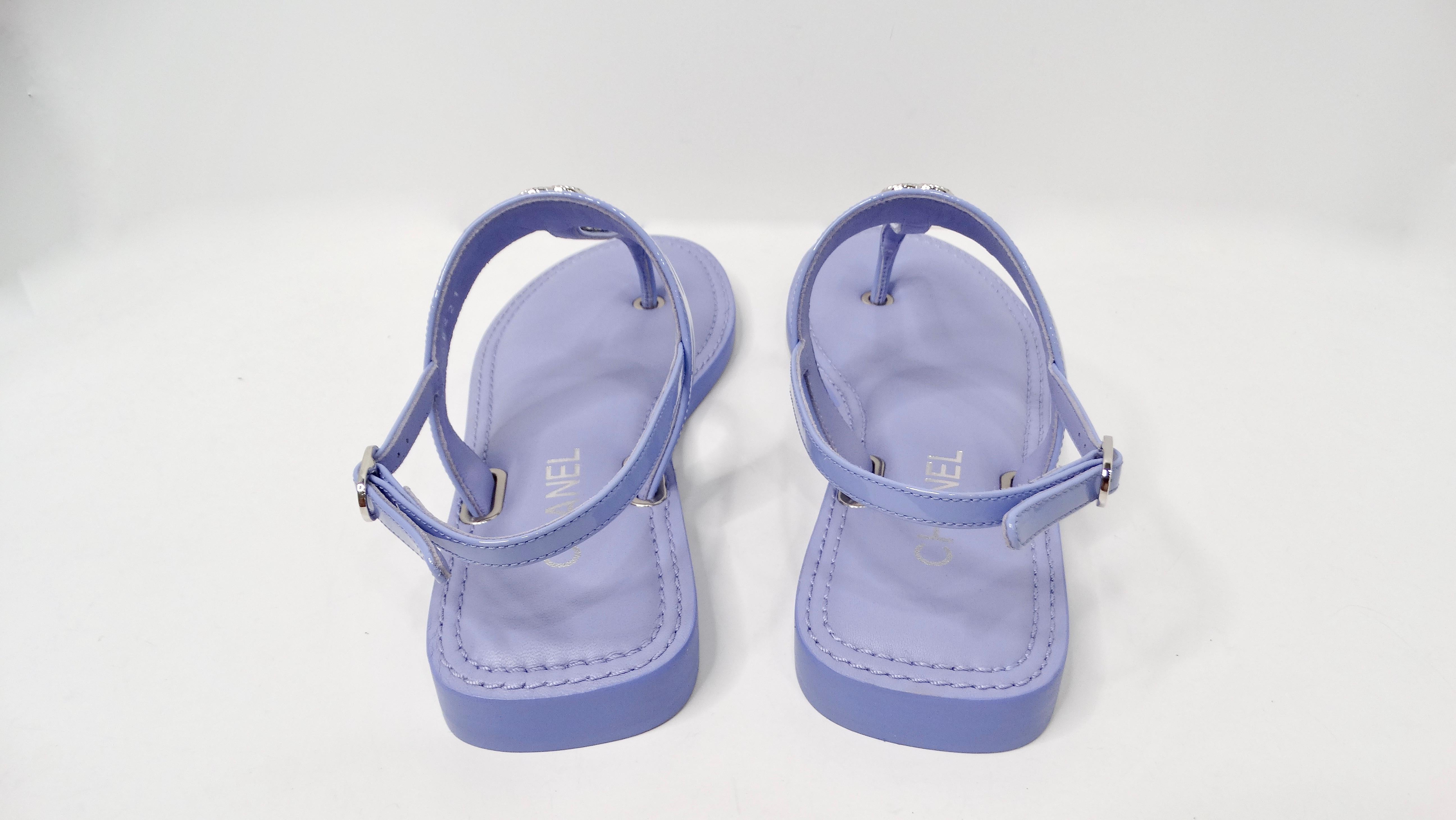 Women's Chanel Lilac Patent Leather Chain T-Strap Sandals For Sale