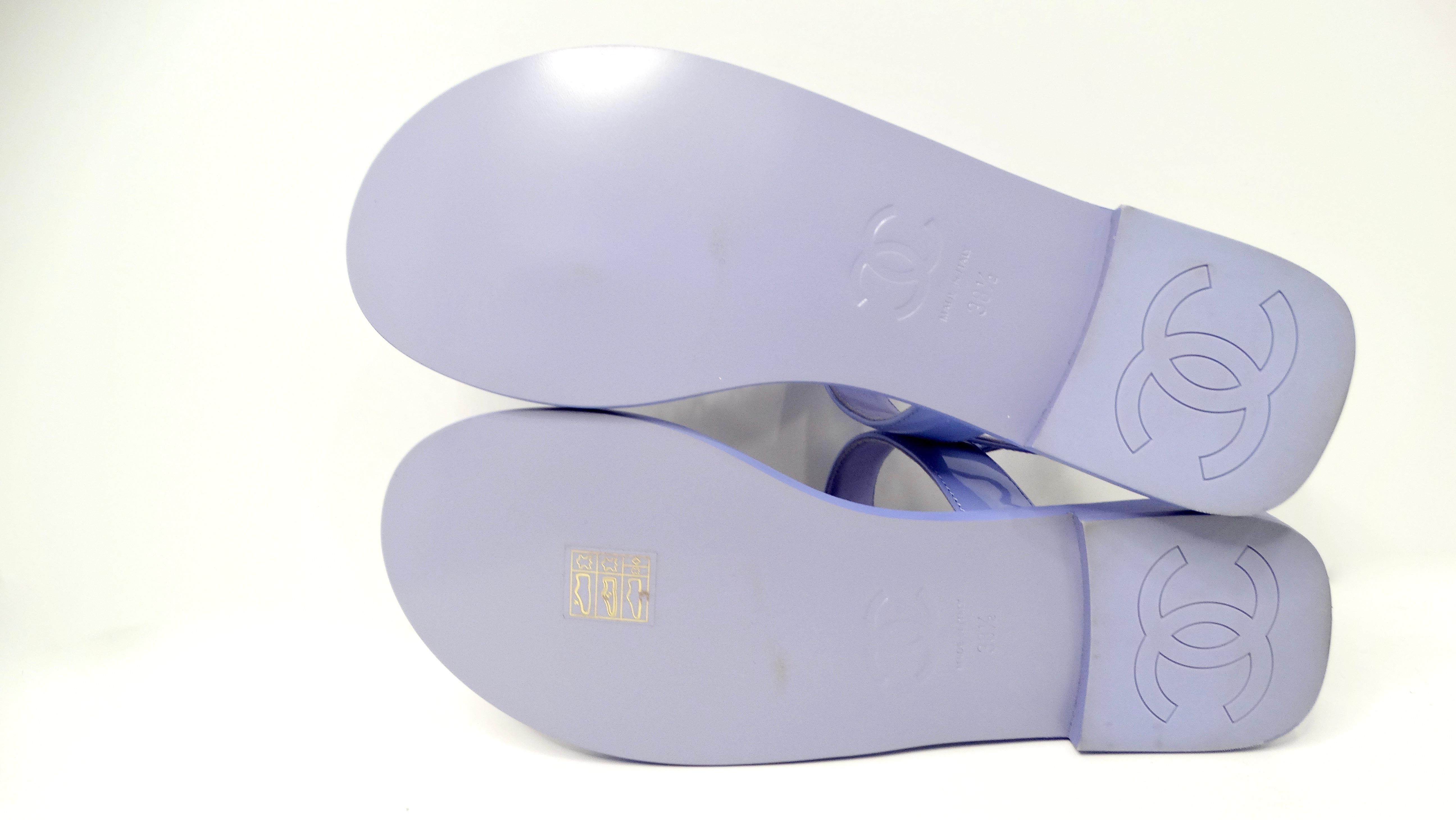 Chanel Lilac Patent Leather Chain T-Strap Sandals For Sale 2