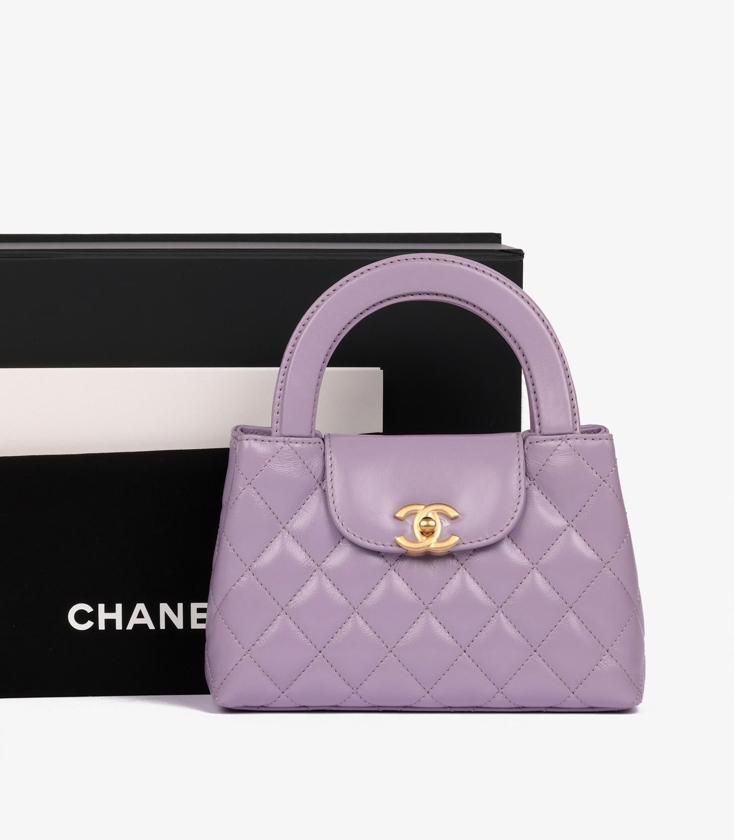 Chanel Bolso Kelly Nano Classic en piel de becerro acolchada lila en venta 5