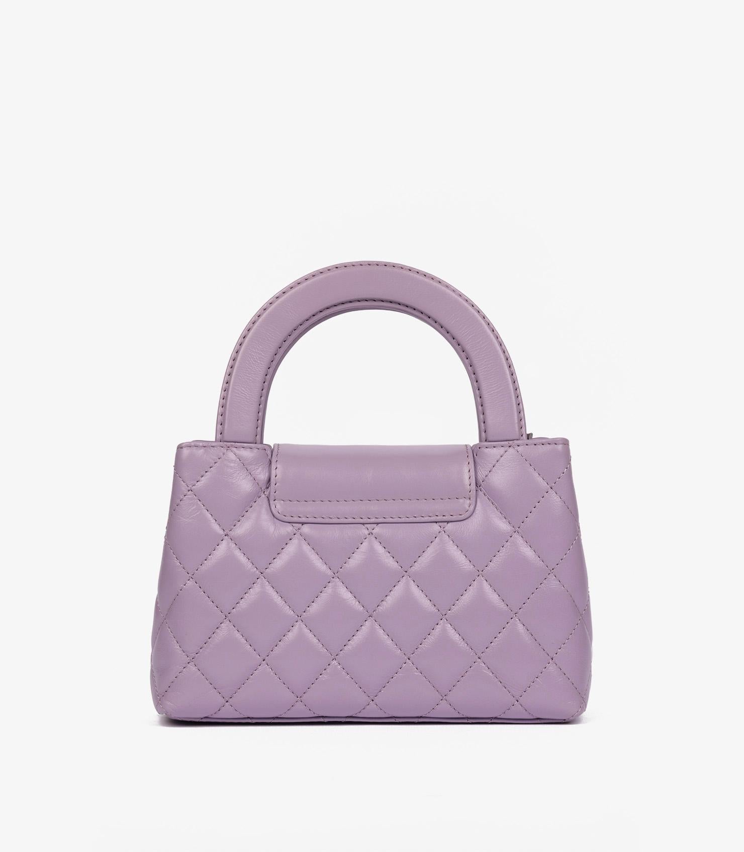 Chanel Bolso Kelly Nano Classic en piel de becerro acolchada lila en venta 1