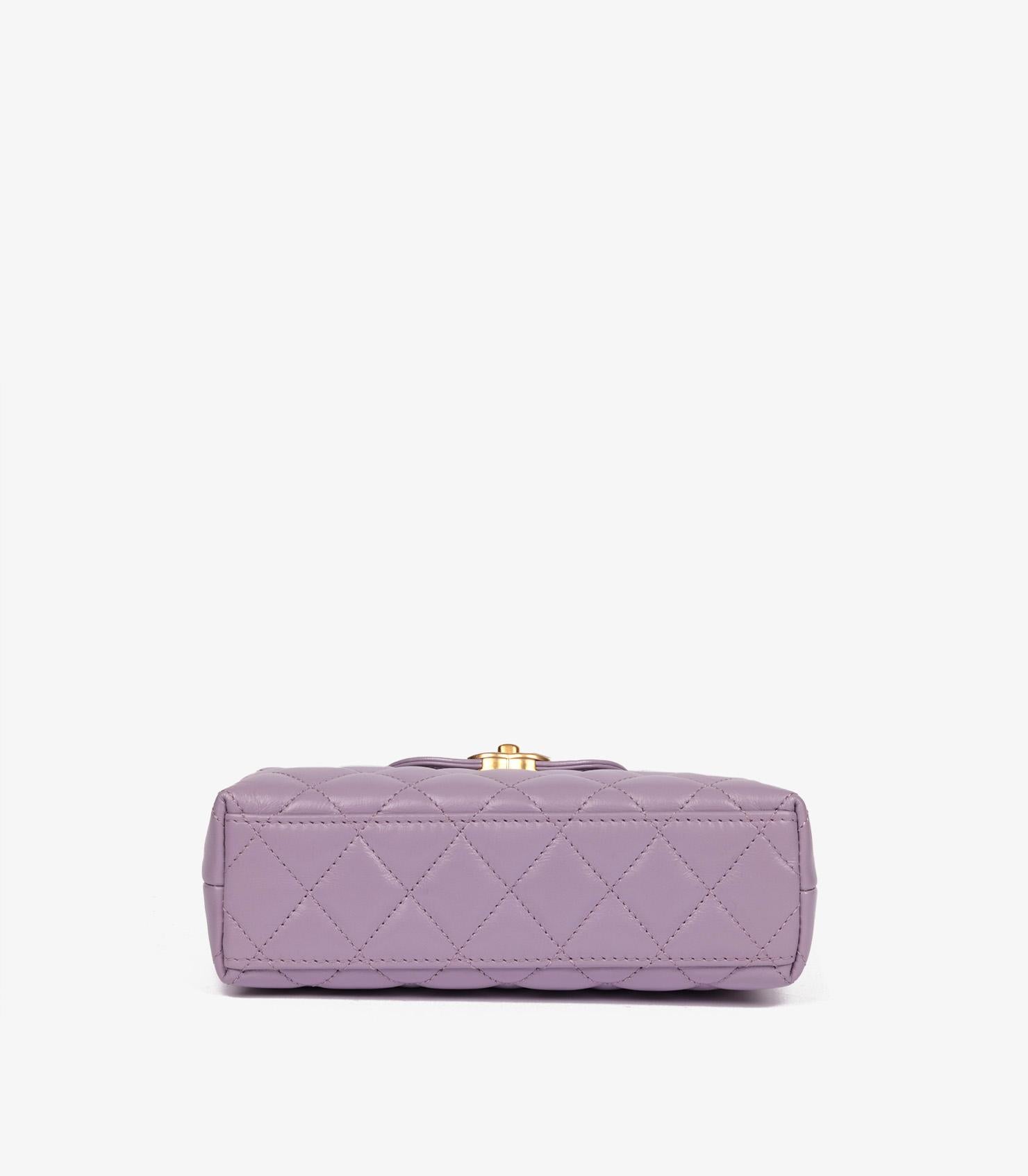 Chanel Bolso Kelly Nano Classic en piel de becerro acolchada lila en venta 2