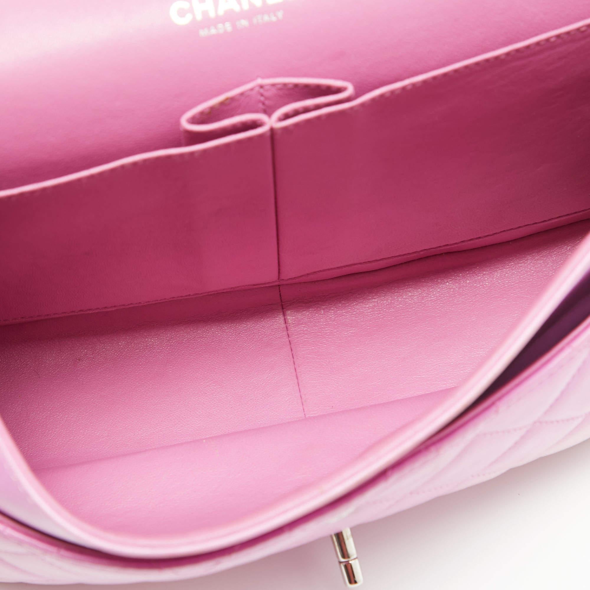 Chanel Fliederfarbenes gestepptes Lammleder Jumbo Classic Tasche mit doppelter Klappe im Angebot 7