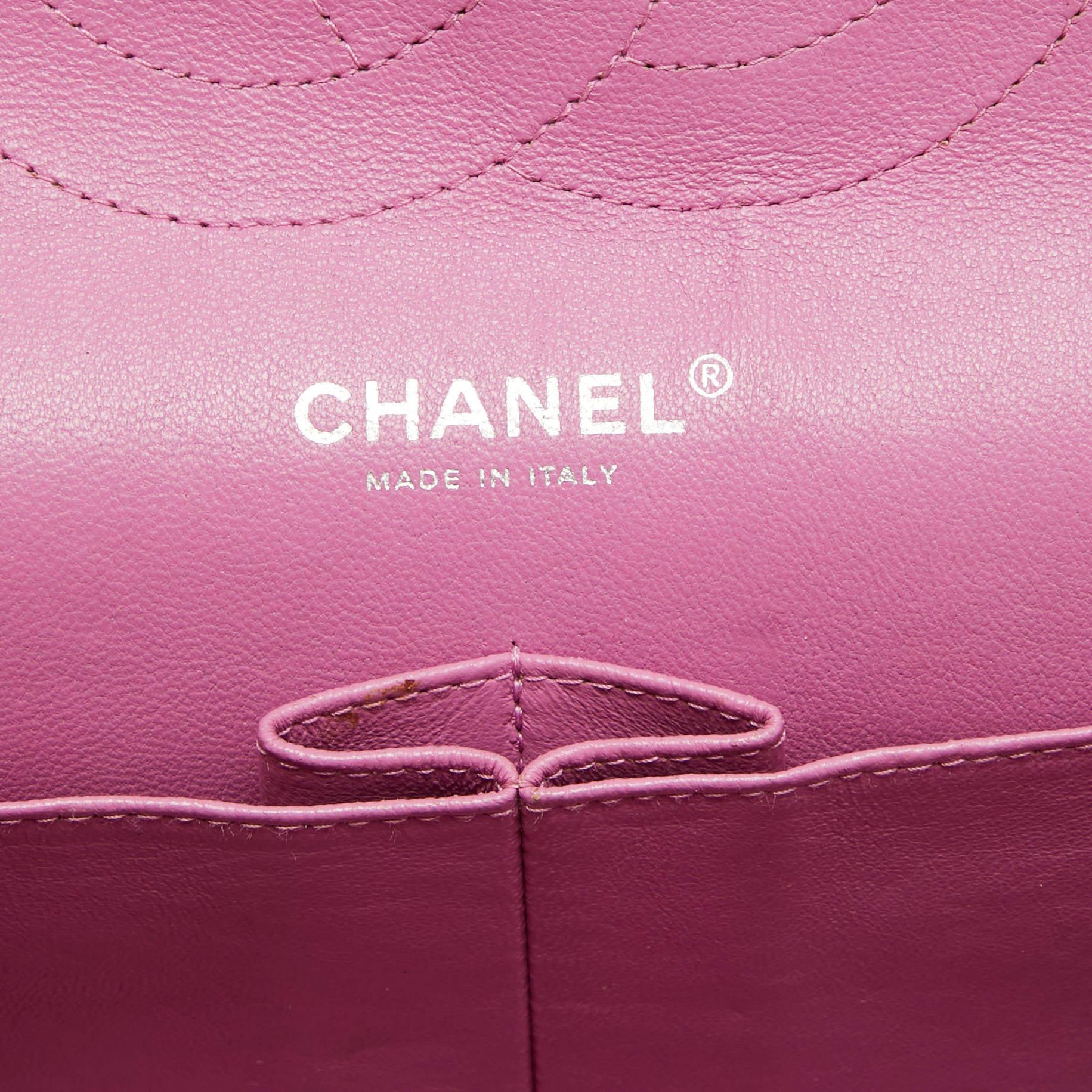 Chanel Fliederfarbenes gestepptes Lammleder Jumbo Classic Tasche mit doppelter Klappe im Angebot 5