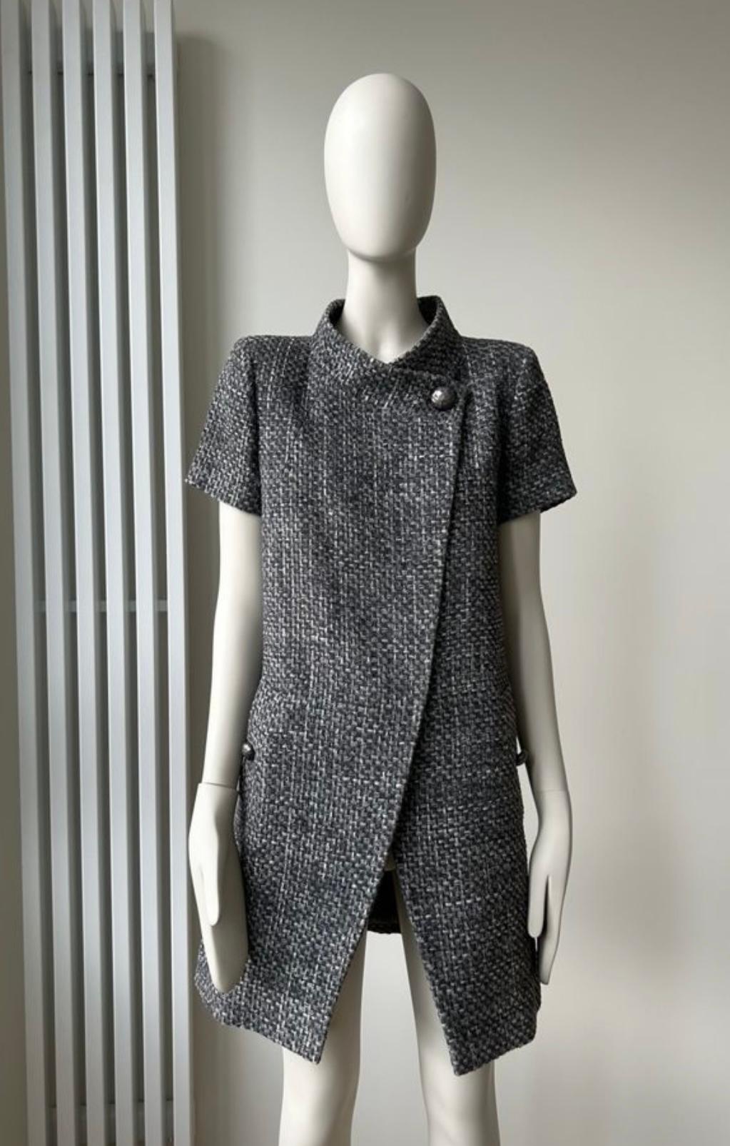 Chanel Lily Allen Style Grey Tweed Jacket In Excellent Condition For Sale In Dubai, AE