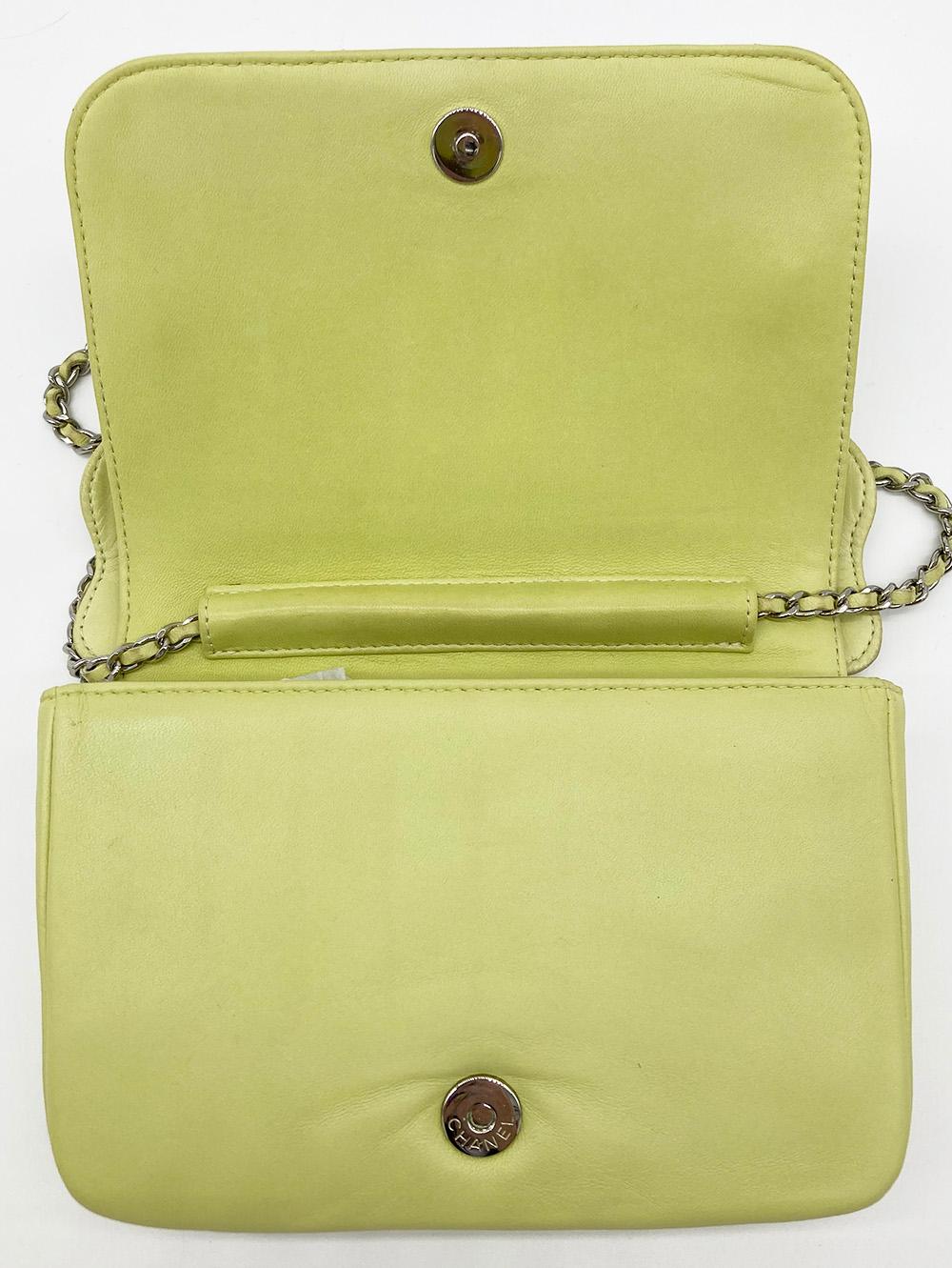 Chanel - Sac à rabat classique papillon vert citron Pour femmes en vente