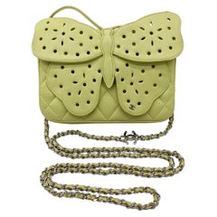 Chanel - Sac à rabat classique papillon vert citron