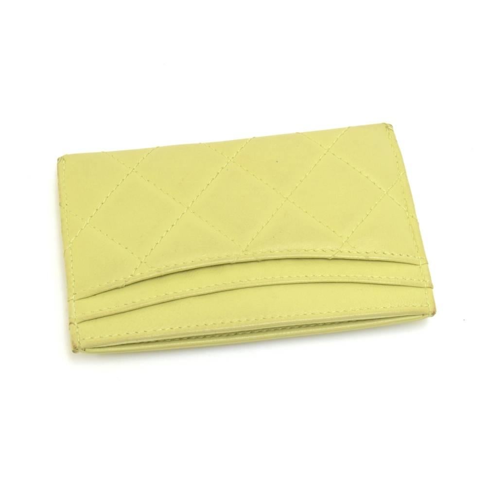 Chanel lime green lambskin leather card case. It has a silver tone CC logo on front and 4 card slots. Very practical and fashionable. SKU: CG653

Made in: Italy
Serial Number: 14568684
Size: 4.3 x 0.2 x 2.8 inches or 11 x 0.5 x 7 cm
Color: