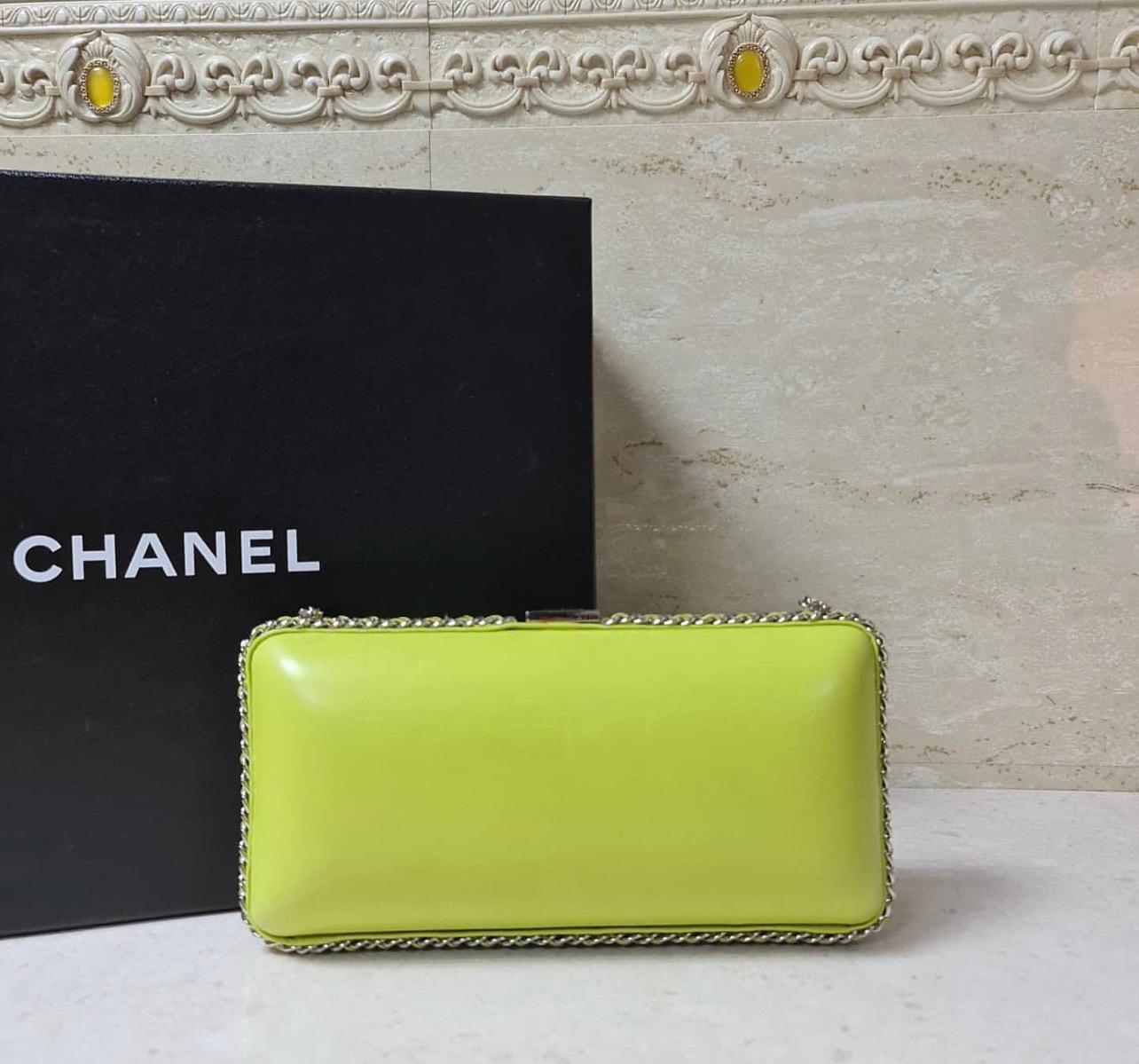 Women's Chanel Lime Green Leather Kiss Lock CC Brooch Chain Clutch Crossbody