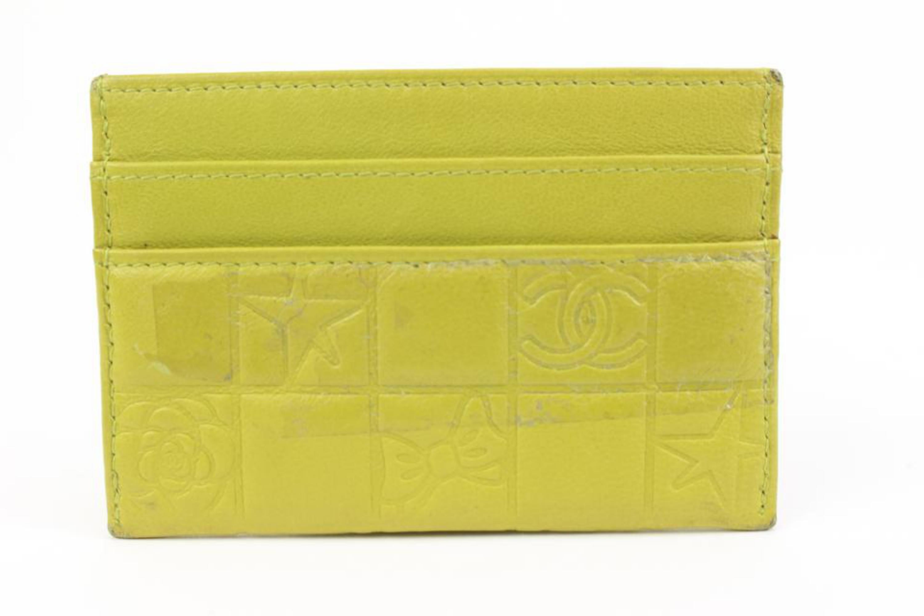 Portefeuille porte-cartes chocolat matelassé vert citron de Chanel 52ck322s en vente 5