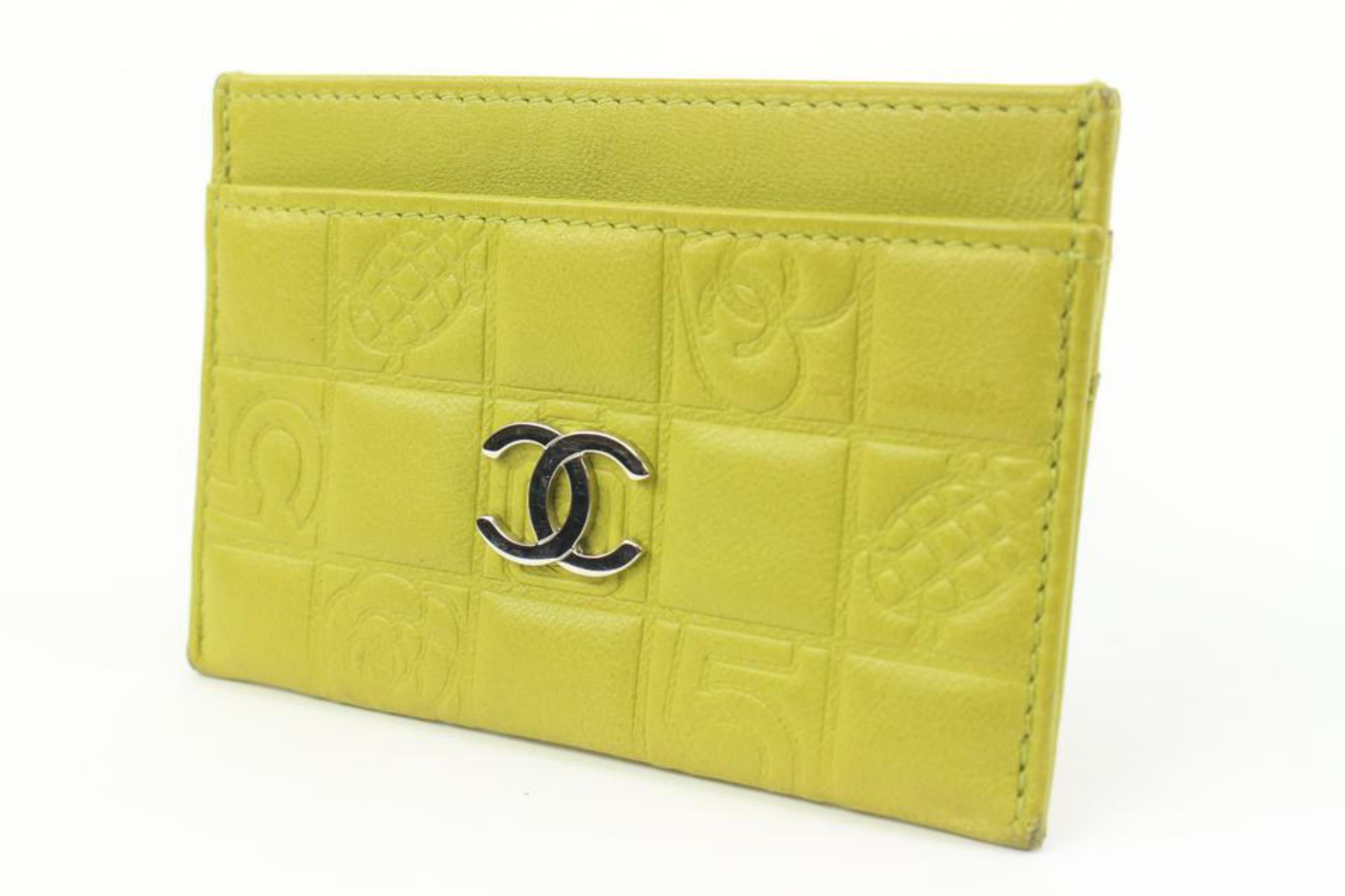 Portefeuille porte-cartes chocolat matelassé vert citron de Chanel 52ck322s en vente 1