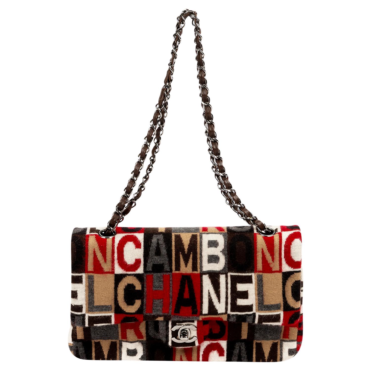 We are obsessed with how fashionable and versatile this double flap bag is! Crafted in a super soft patchwork jersey cotton with a 31 Rue Cambon motif throughout. The colors are super complementary – browns, red, white, black, gray. The trimming is