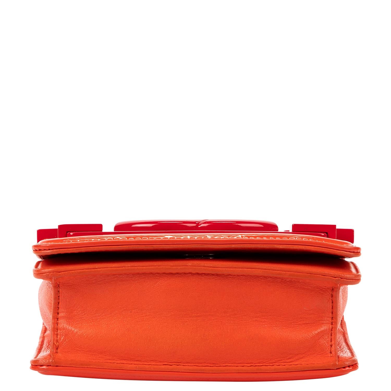 da uomo o donna Chanel Edizione Limitata 2014 Runway Red Ombre CC Flap Bag in vendita