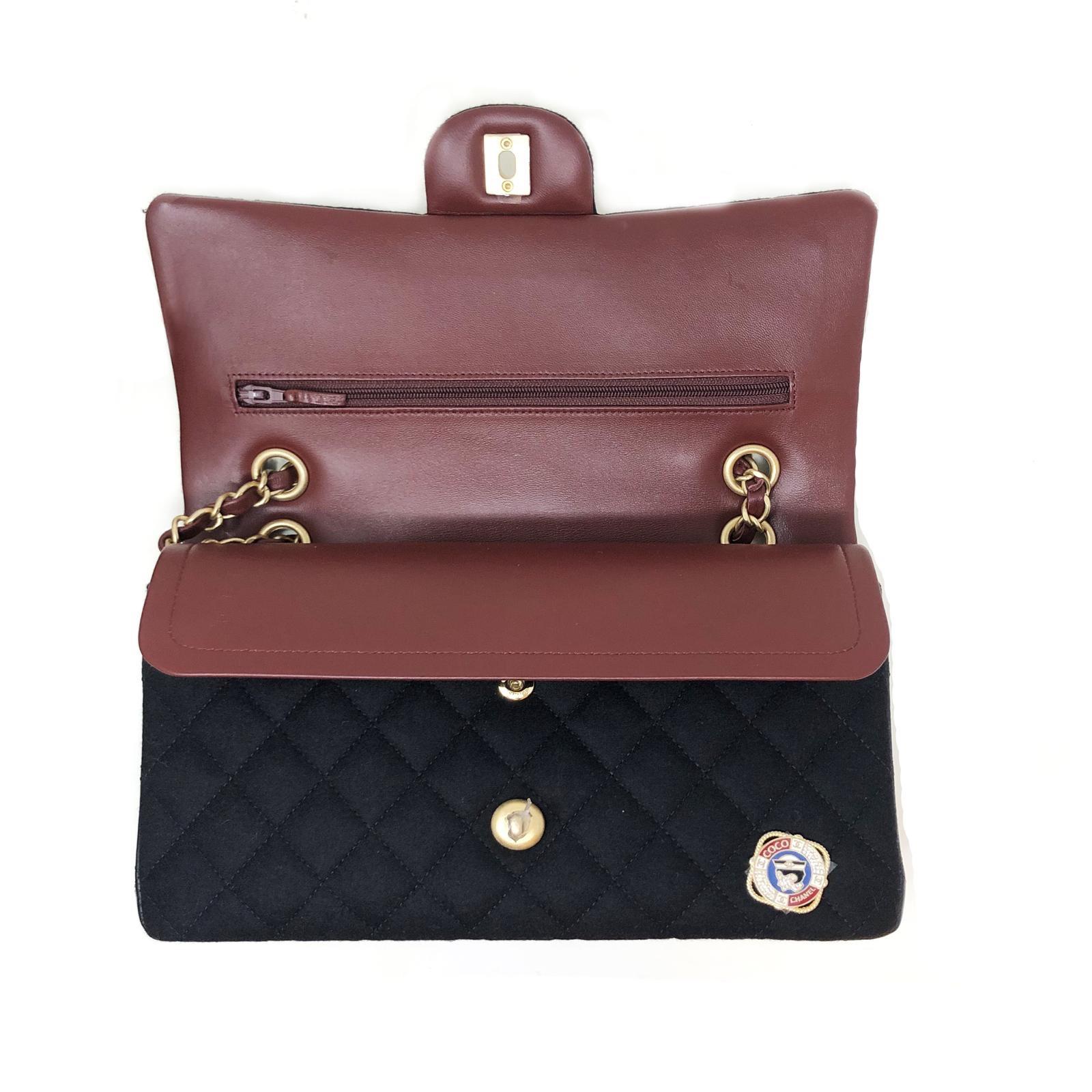 Women's or Men's CHANEL Limited Edition 2018 Cruise, black felt