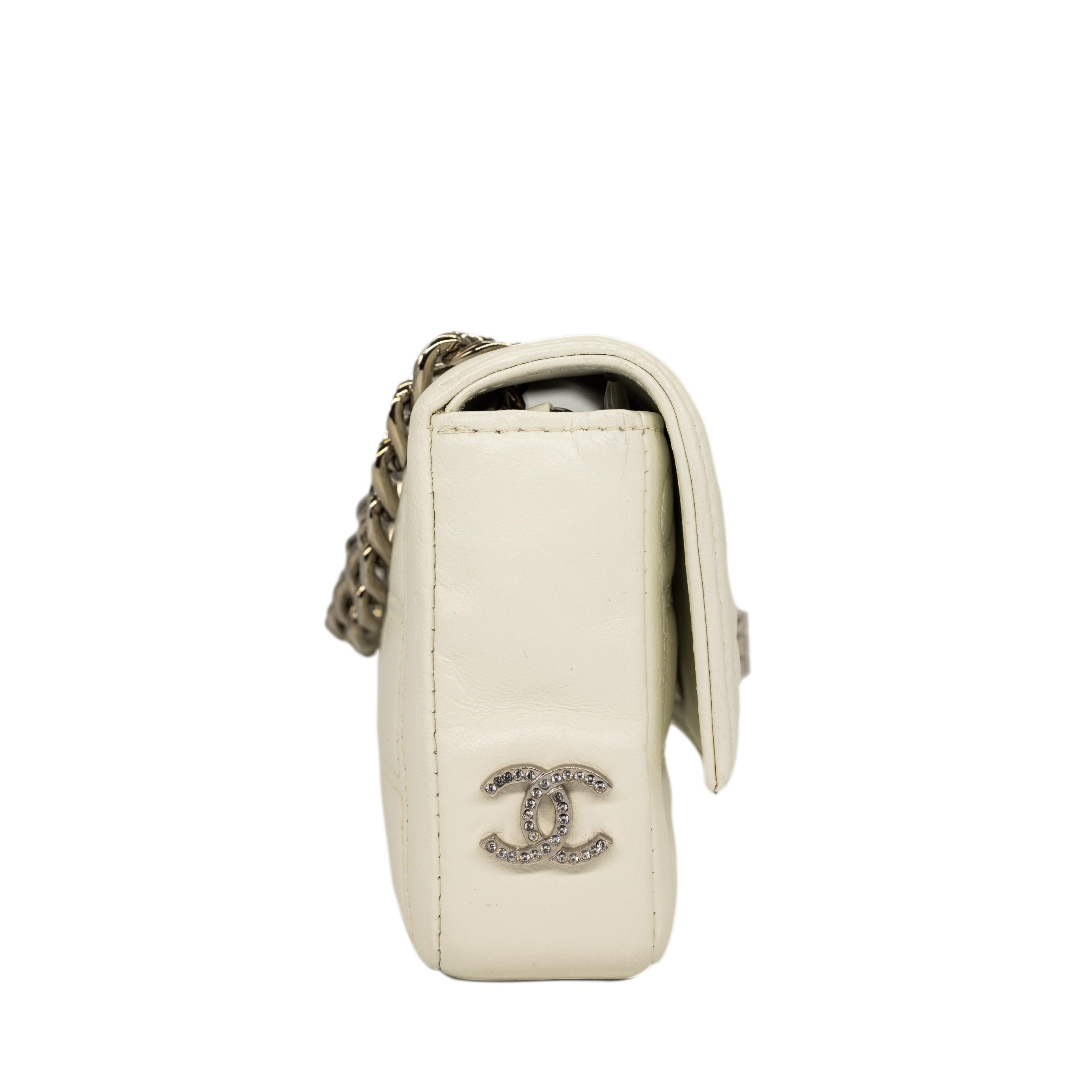 Women's or Men's Chanel Limited Edition 2.55 Re-Issue White Mini Chocolate Bar Shoulder Bag, 2002