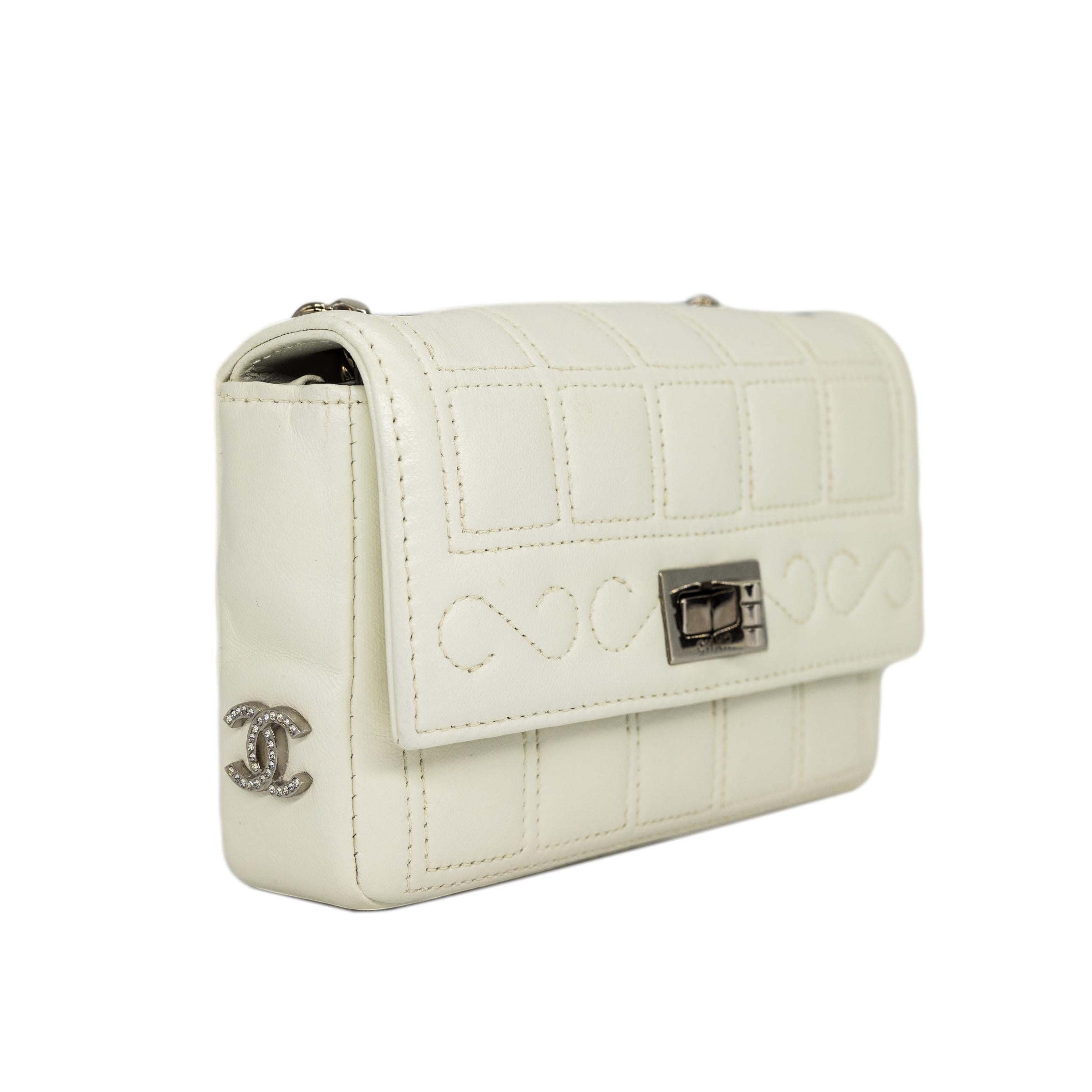 Chanel Limited Edition 2.55 Re-Issue White Mini Chocolate Bar Shoulder Bag, 2002 3