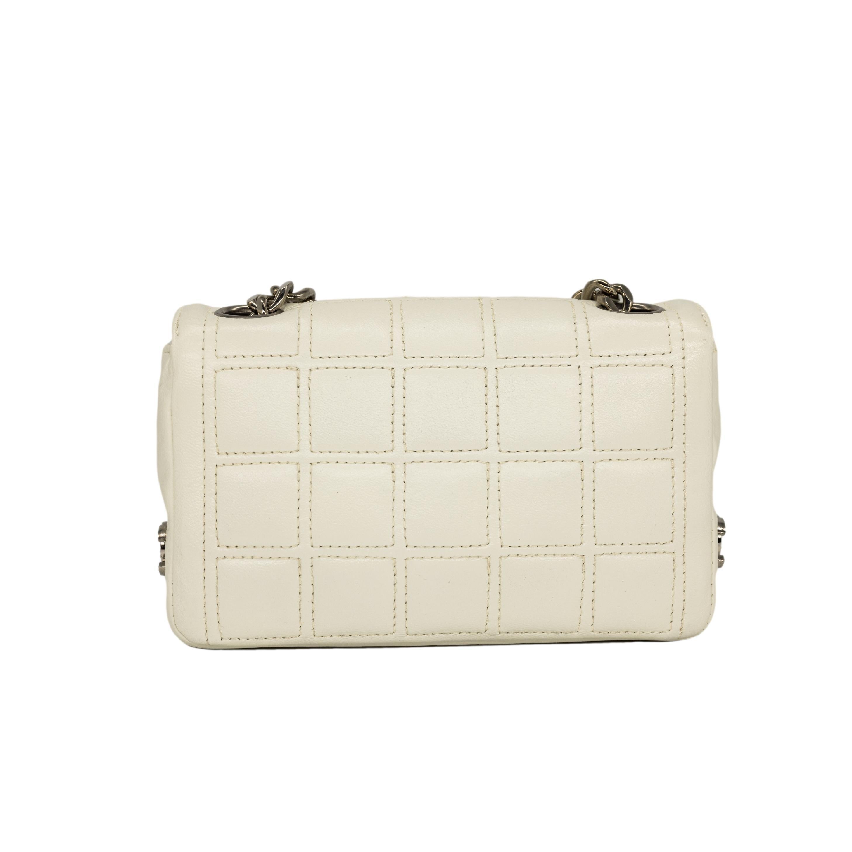 Chanel Limited Edition 2.55 Re-Issue White Mini Chocolate Bar Shoulder Bag, 2002 5
