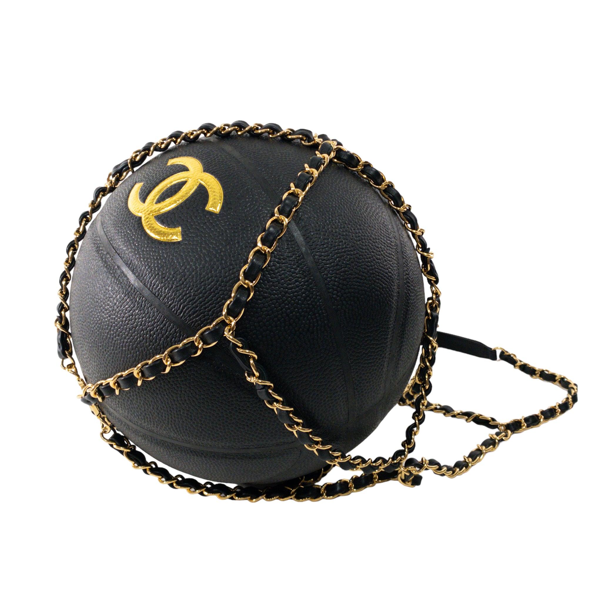 Noir Édition limitée basket-ball avec harnais en chaîne de Chanel, 2019 en vente