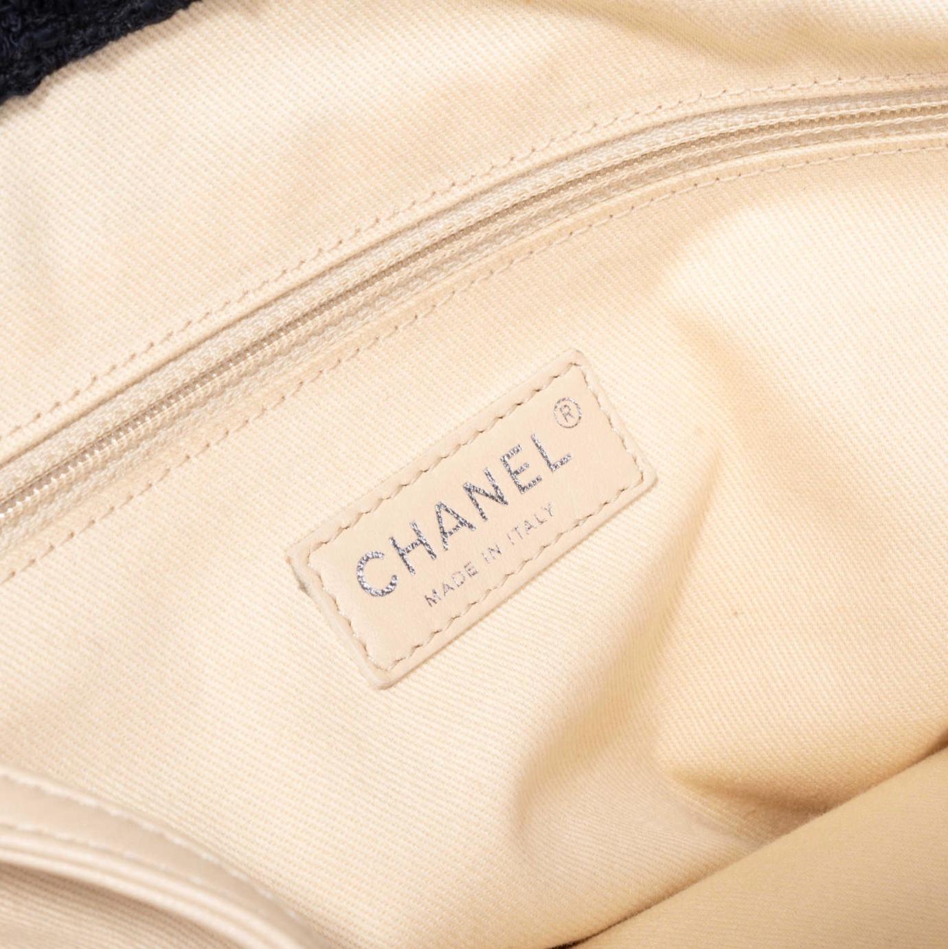Chanel Limited Edition Black Large Crochet Nature Tweed Fringe Classic Tote Bag  en vente 3