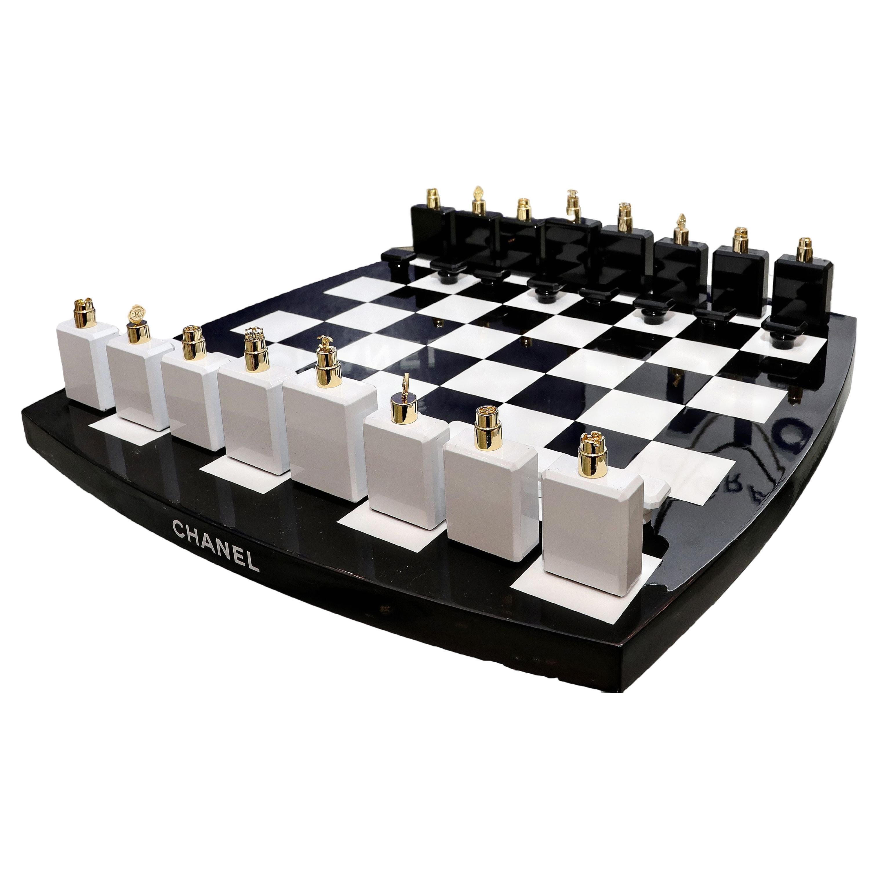 Chanel Limited Edition Schachspiel im Angebot