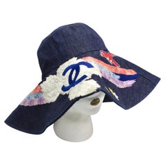 Chapeau en jean Jumbo brodé en édition limitée Chanel